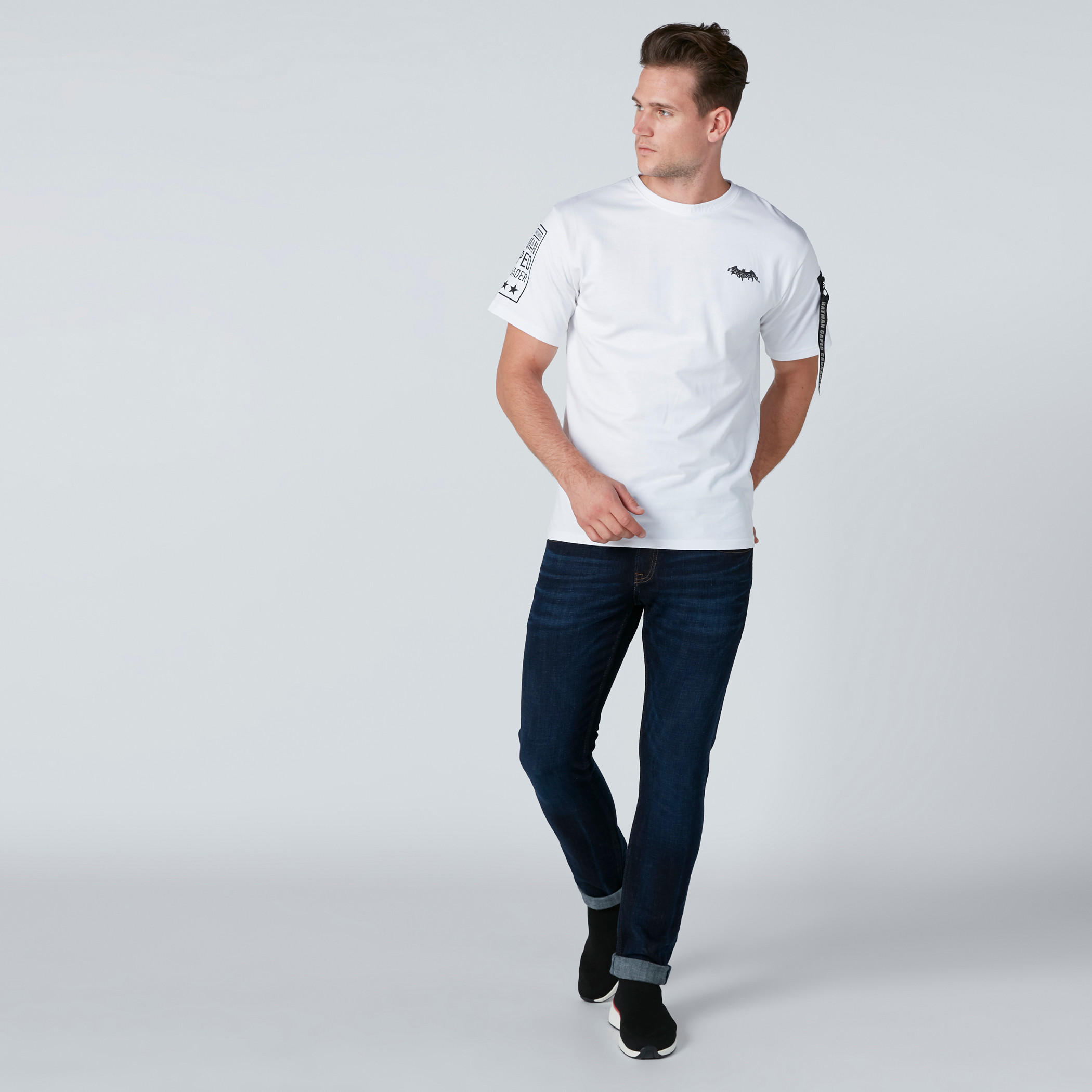 تيشيرت بنقش باتمان مطبوع بأكمام قصيرة-men-clothing-tshirtsandpolos-tshirts-image-1