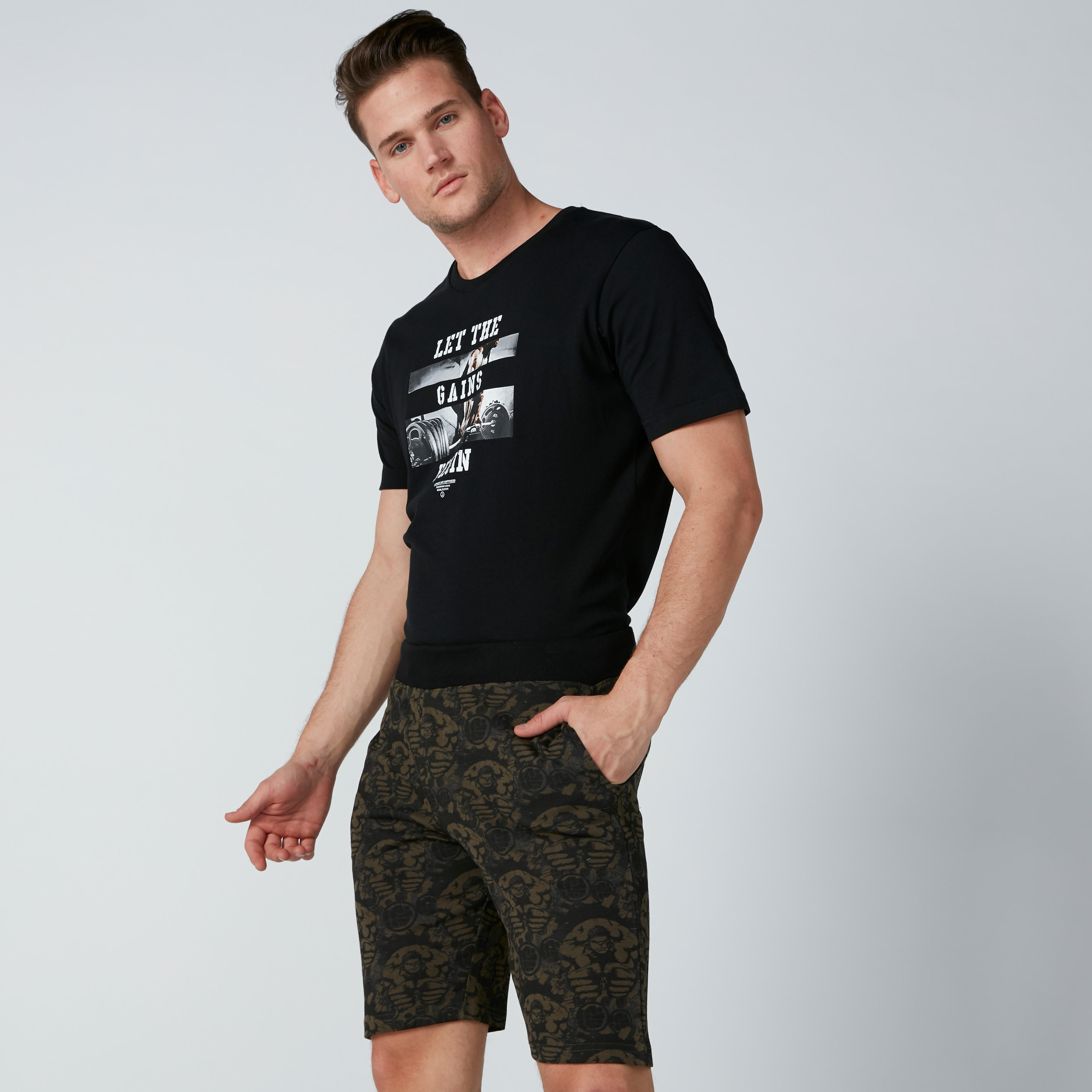 شورت بجيوب وطبعات هالك-men-clothing-bottoms-shorts-image-5