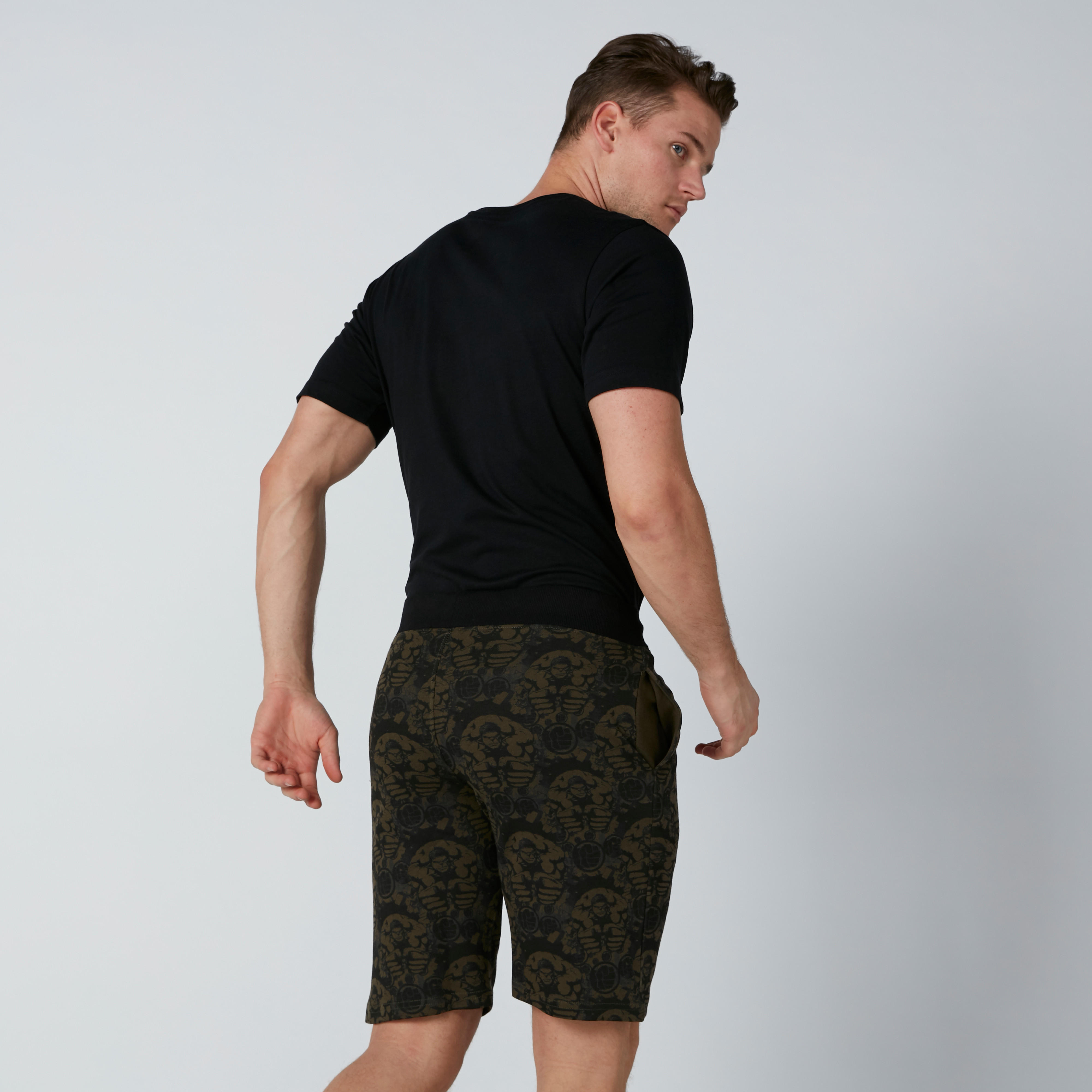 شورت بجيوب وطبعات هالك-men-clothing-bottoms-shorts-image-4
