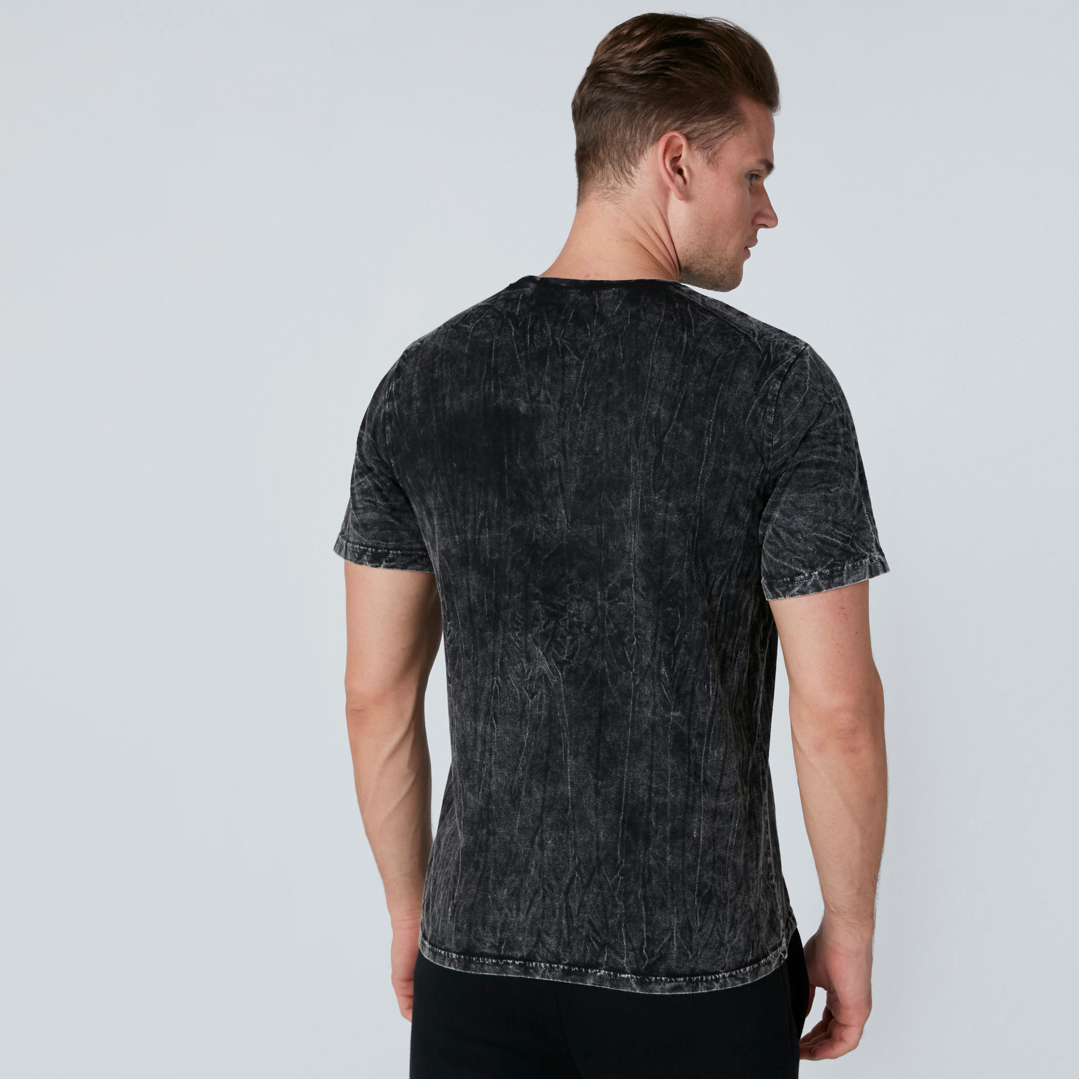 تيشيرت بقصّة مطابقة للجسم وطبعات سوبرمان-men-clothing-tshirtsandpolos-tshirts-image-3