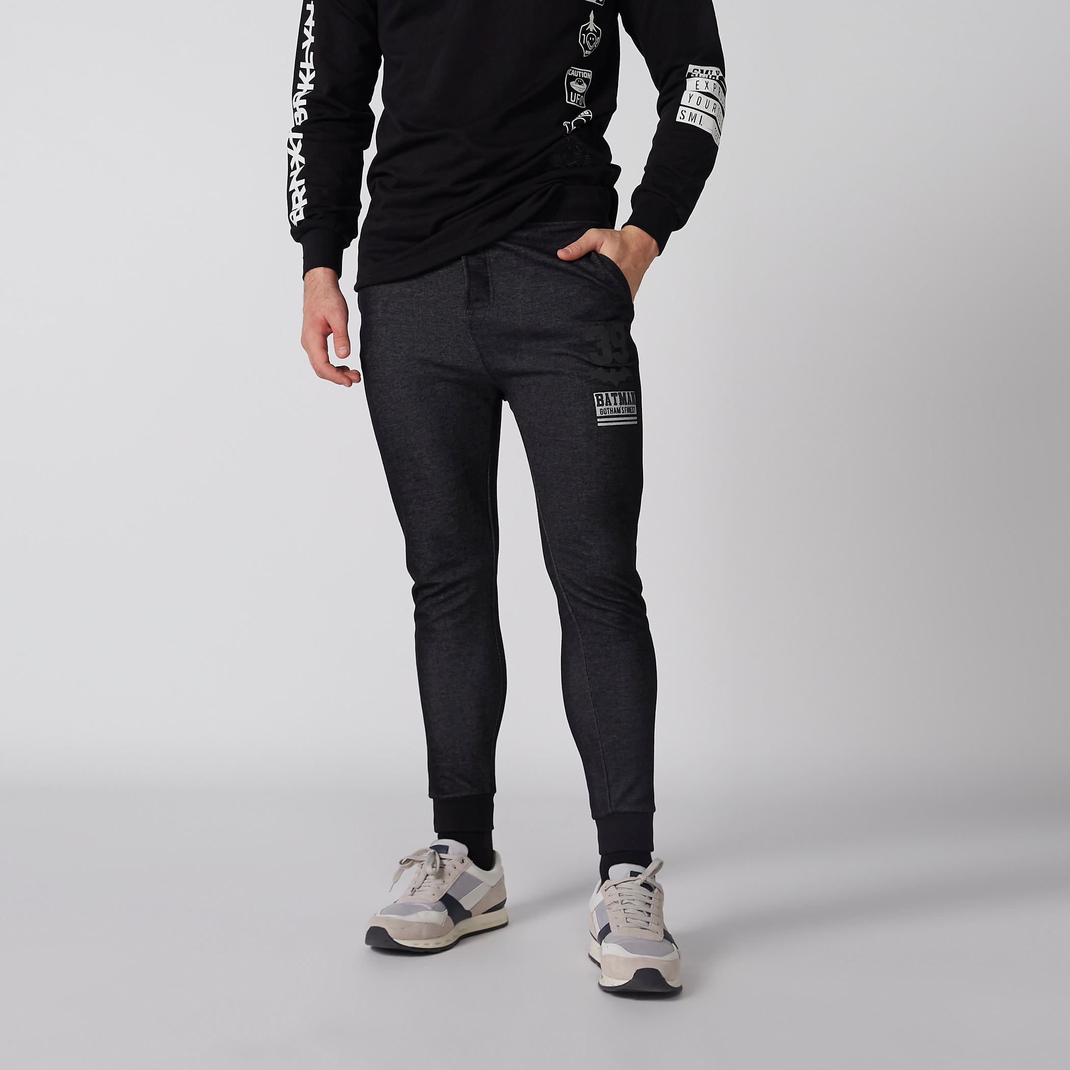 بنطال رياضي بخصر مطّاطي وجيوب وطبعات باتمان-men-clothing-bottoms-joggers-image-5