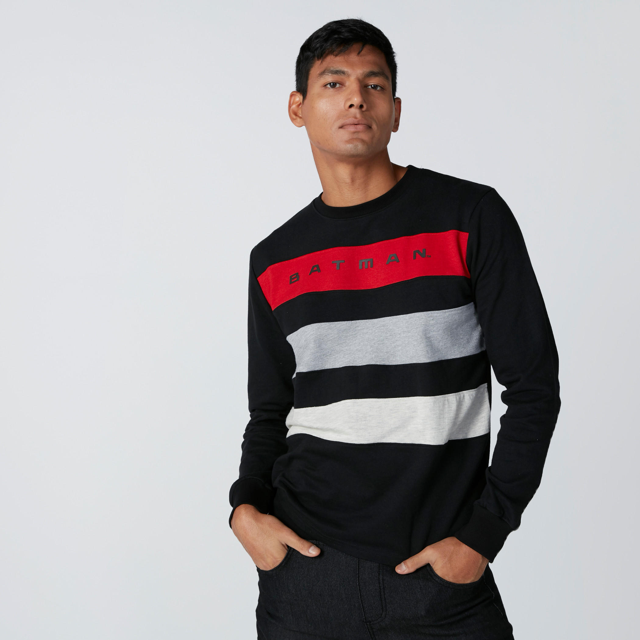 سويت شيرت بياقة ضيّقة وأكمام طويلة وطبعات باتمان-men-winterwear-hoodiesandsweatshirts-image-3