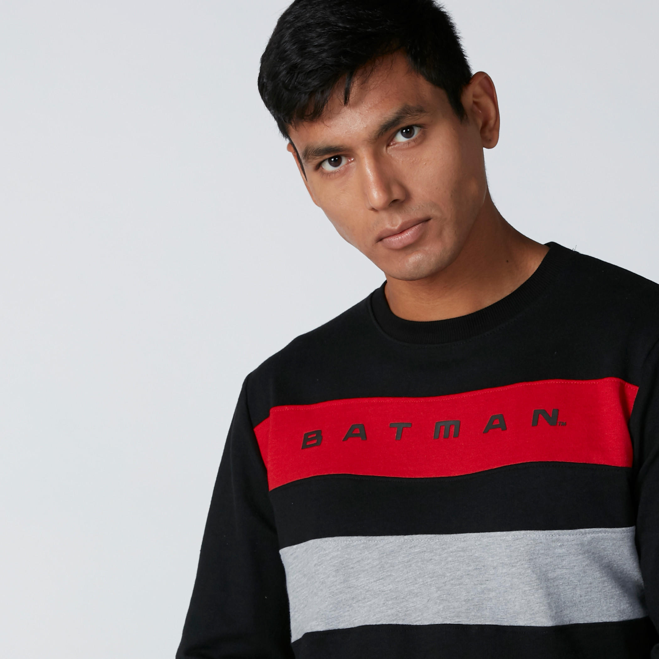 سويت شيرت بياقة ضيّقة وأكمام طويلة وطبعات باتمان-men-winterwear-hoodiesandsweatshirts-image-4