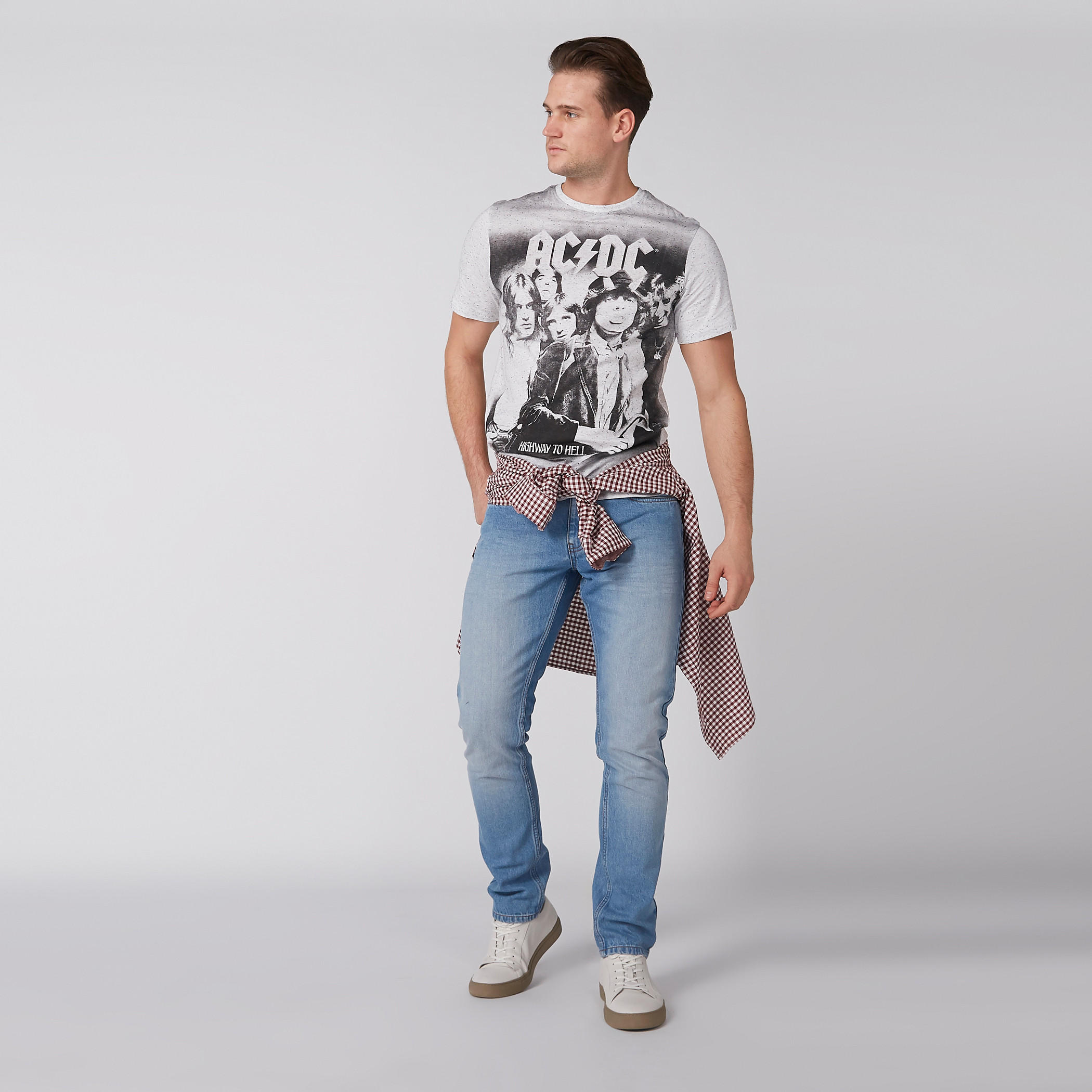 تيشيرت بياقة ضيقة وأكمام قصيرة وطبعات-men-clothing-tshirtsandpolos-tshirts-image-1