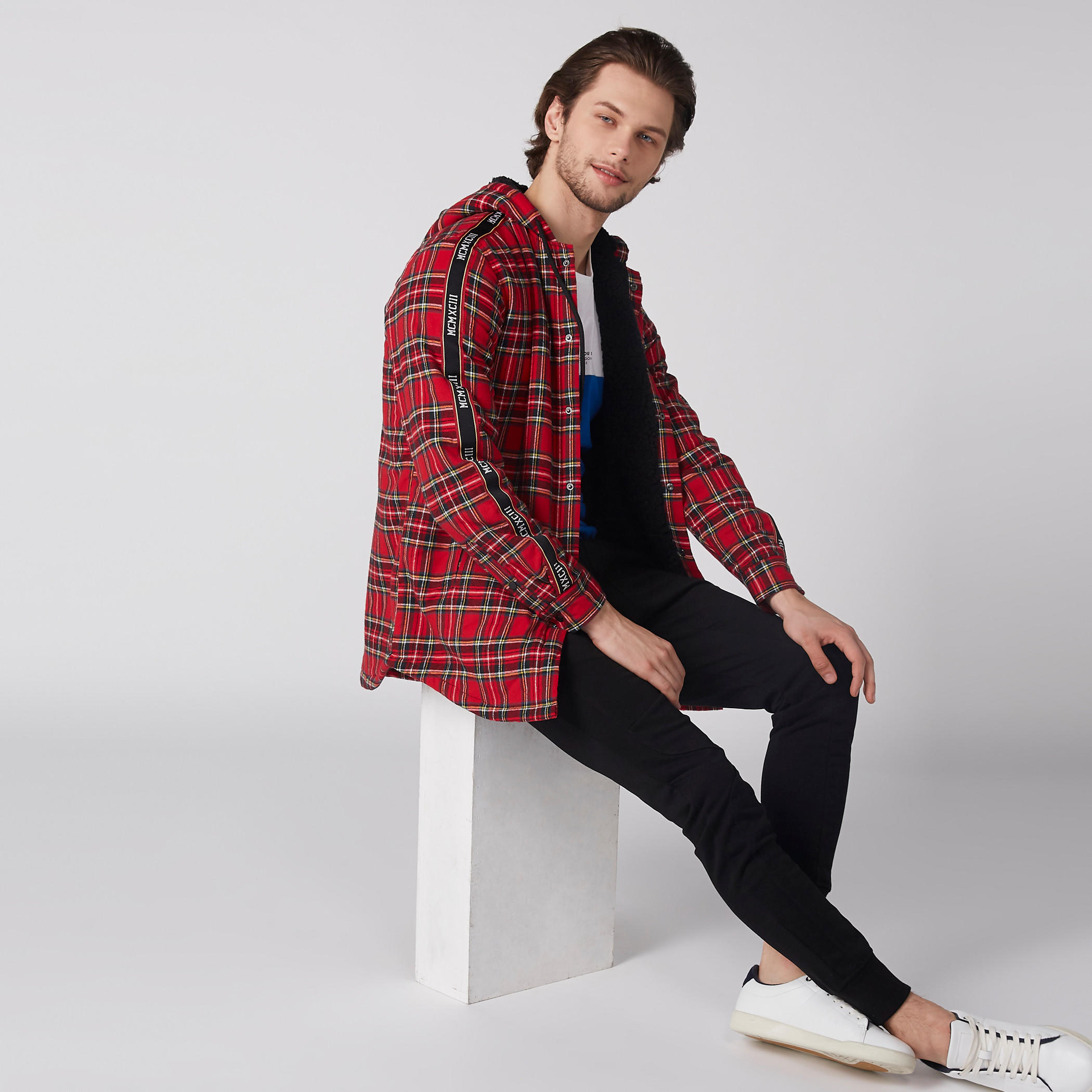بنطال رياضي طويل بخصر مطاطي برباط-men-clothing-bottoms-joggers-image-3