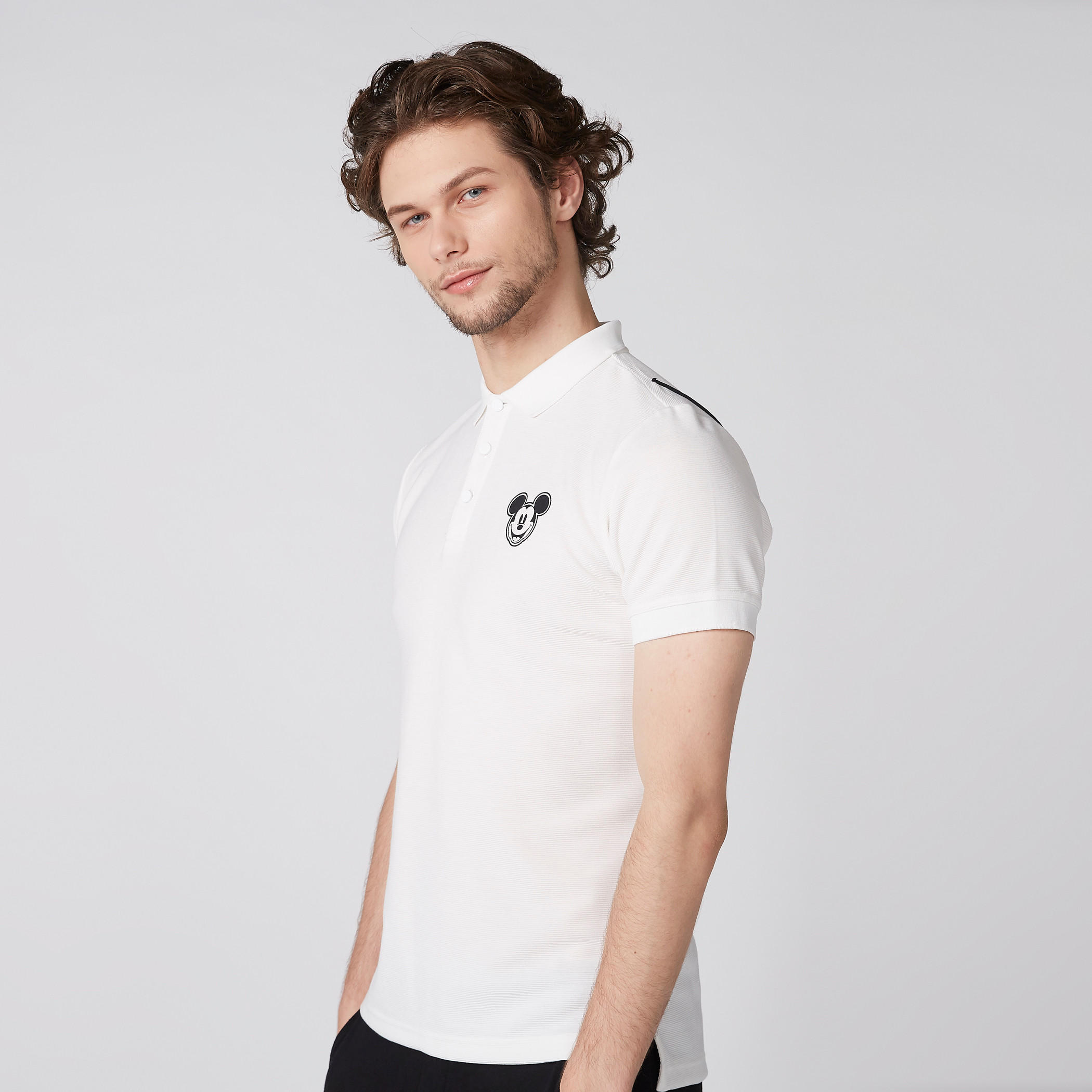 تيشيرت بياقة بولو وأكمام قصيرة وطبعات ميكي ماوس-men-clothing-tshirtsandpolos-polos-image-1