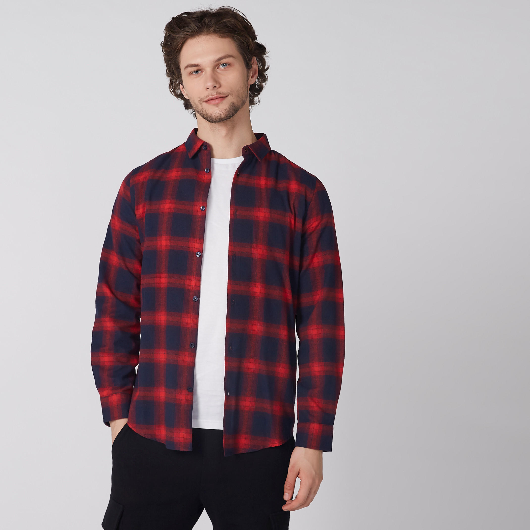 قميص كاروهات بأكمام طويلة وأزرار ميكي ماوس-men-clothing-shirts-image-4