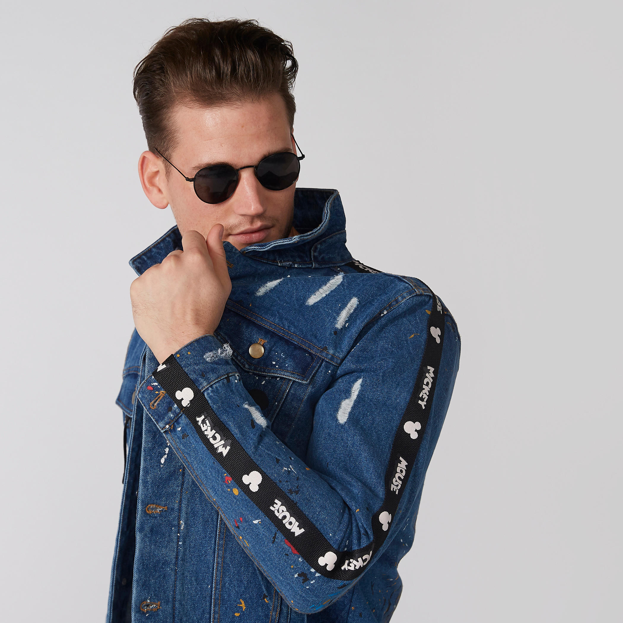جاكيت من الدينم بأكمام طويلة وزر إغلاق وطبعات ميكي ماوس-men-clothing-jacketsandblazers-jackets-image-2