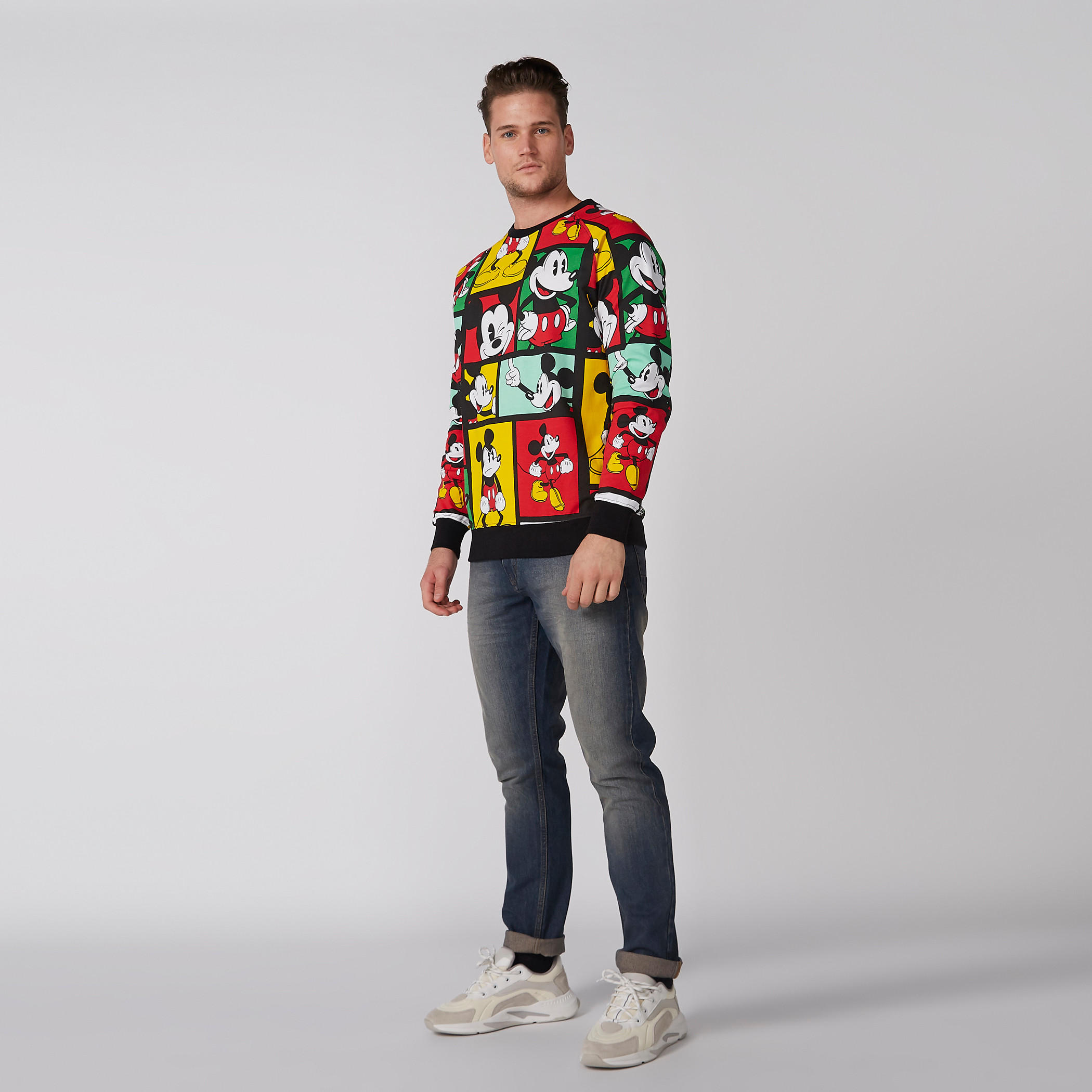 سويت شيرت بياقة ضيّقة وأكمام طويلة وطبعات ميكي ماوس-men-winterwear-hoodiesandsweatshirts-image-2