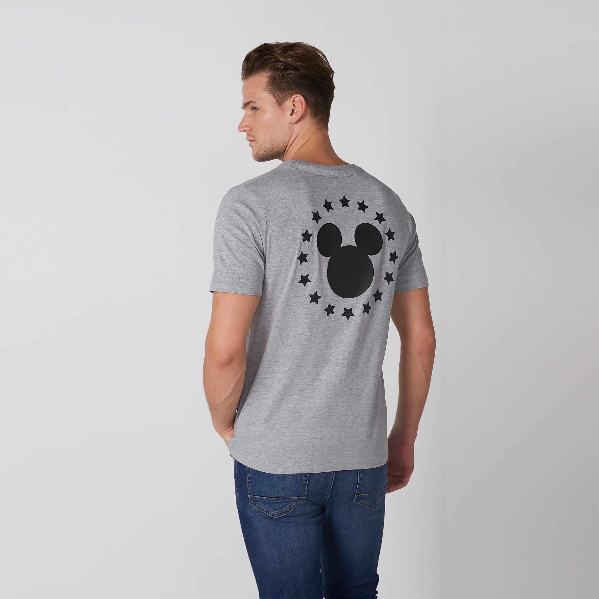 تيشيرت بياقة ضيّقة وأكمام قصيرة وطبعات ميكي ماوس-men-clothing-tshirtsandpolos-tshirts-image-2