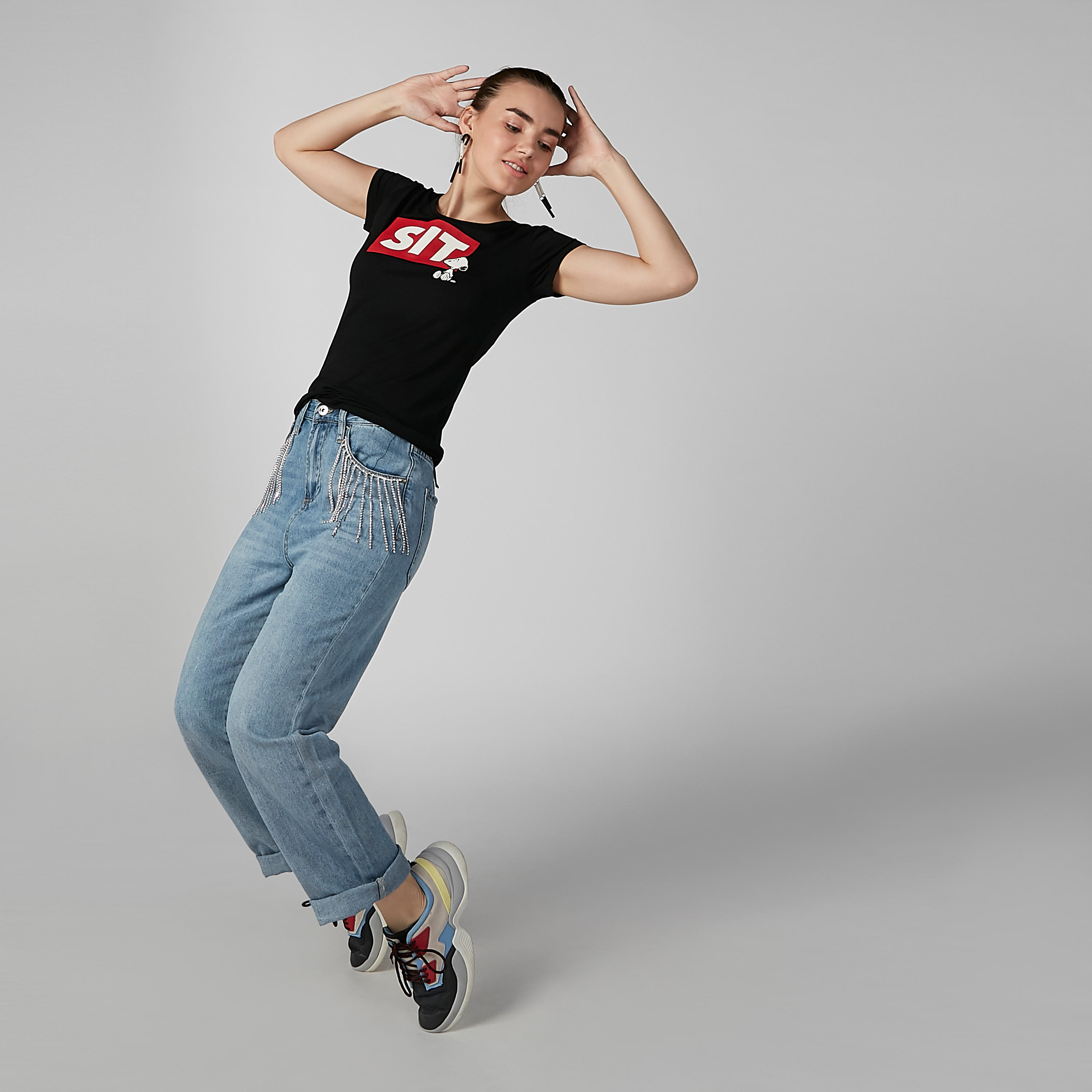 تيشيرت بياقة مستديرة وأكمام كاب وطبعات سنوبي-men-clothing-tshirtsandpolos-tshirts-image-4