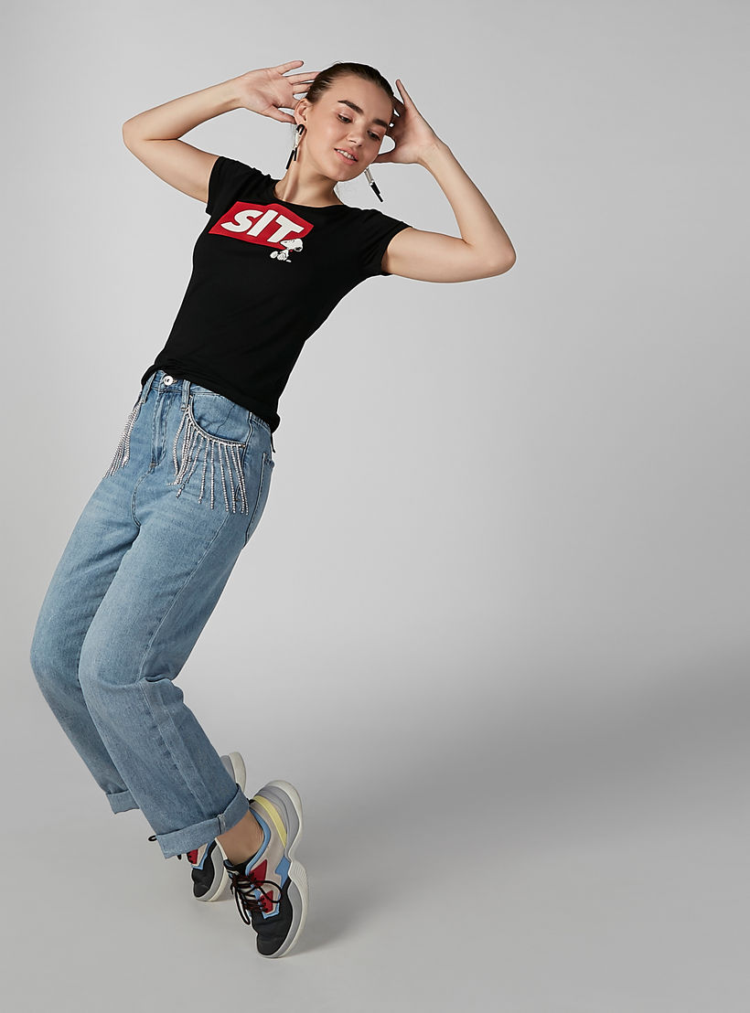 تيشيرت بياقة مستديرة وأكمام كاب وطبعات سنوبي-men-clothing-tshirtsandpolos-tshirts-image-4