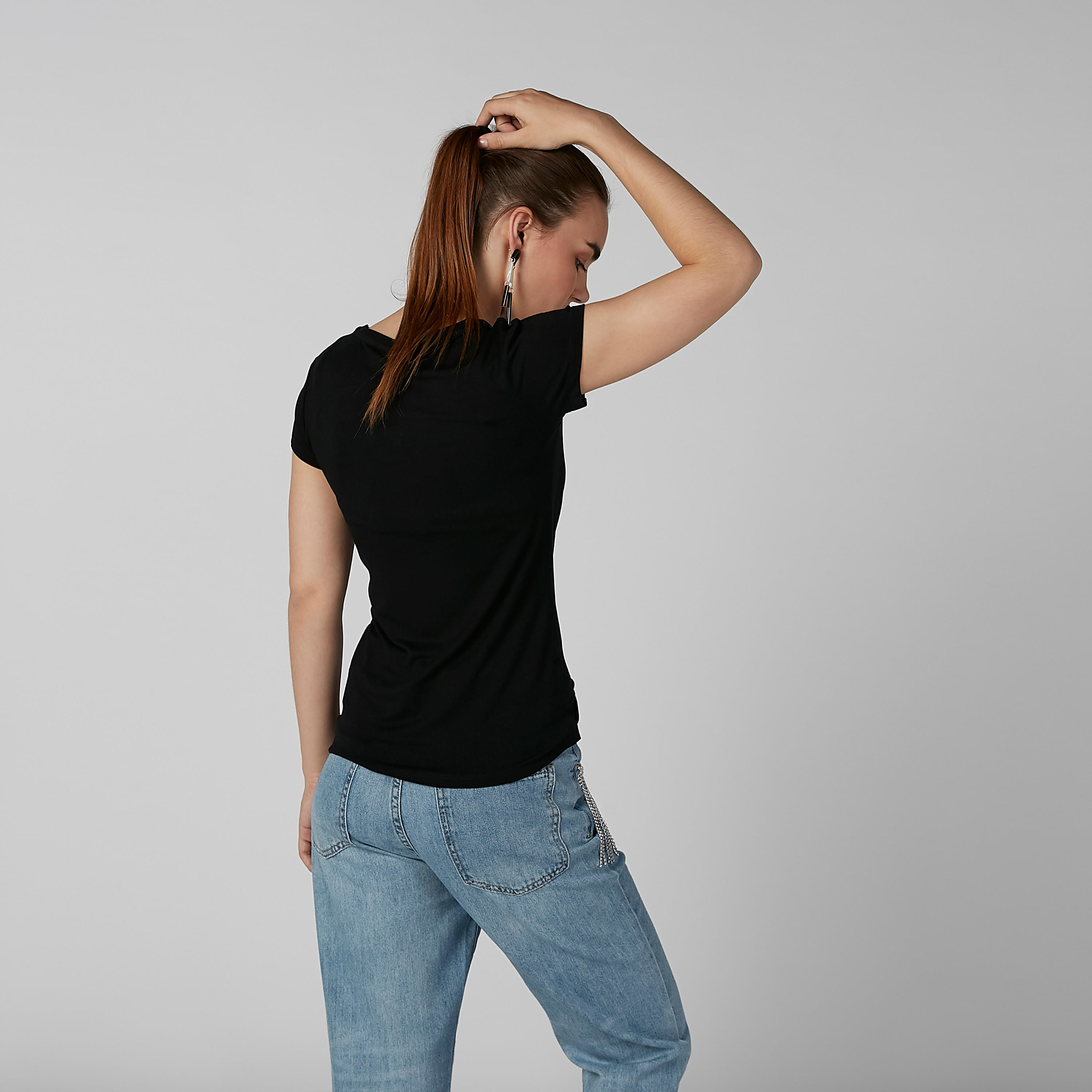تيشيرت بياقة مستديرة وأكمام كاب وطبعات سنوبي-men-clothing-tshirtsandpolos-tshirts-image-2