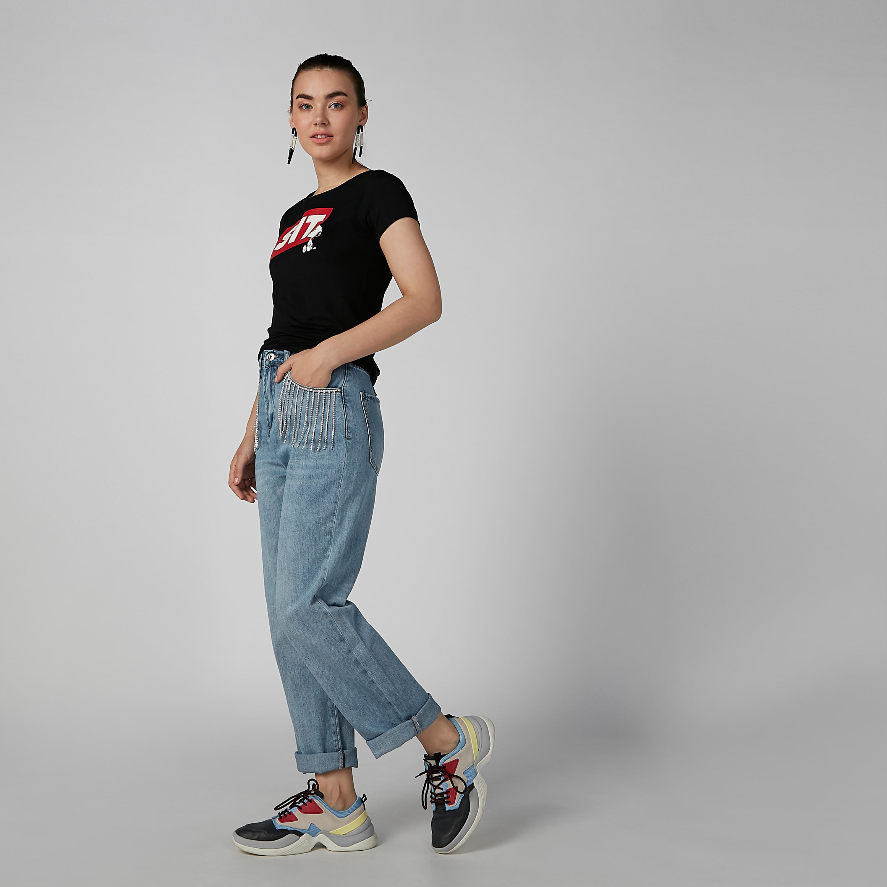 تيشيرت بياقة مستديرة وأكمام كاب وطبعات سنوبي-men-clothing-tshirtsandpolos-tshirts-image-1
