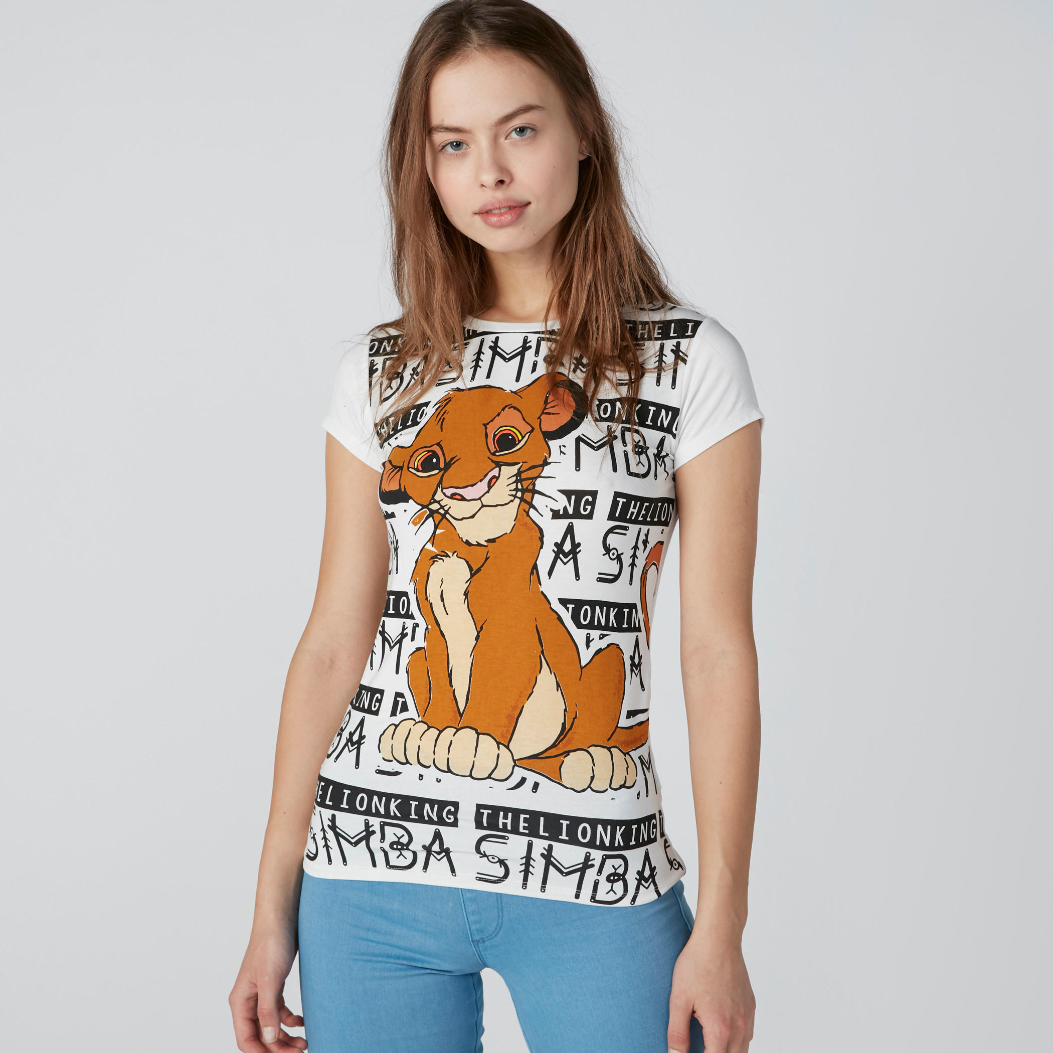 تيشيرت بياقة مستديرة وأكمام كاب وطبعات ذا لايون كينج-women-clothing-tshirts-image-1