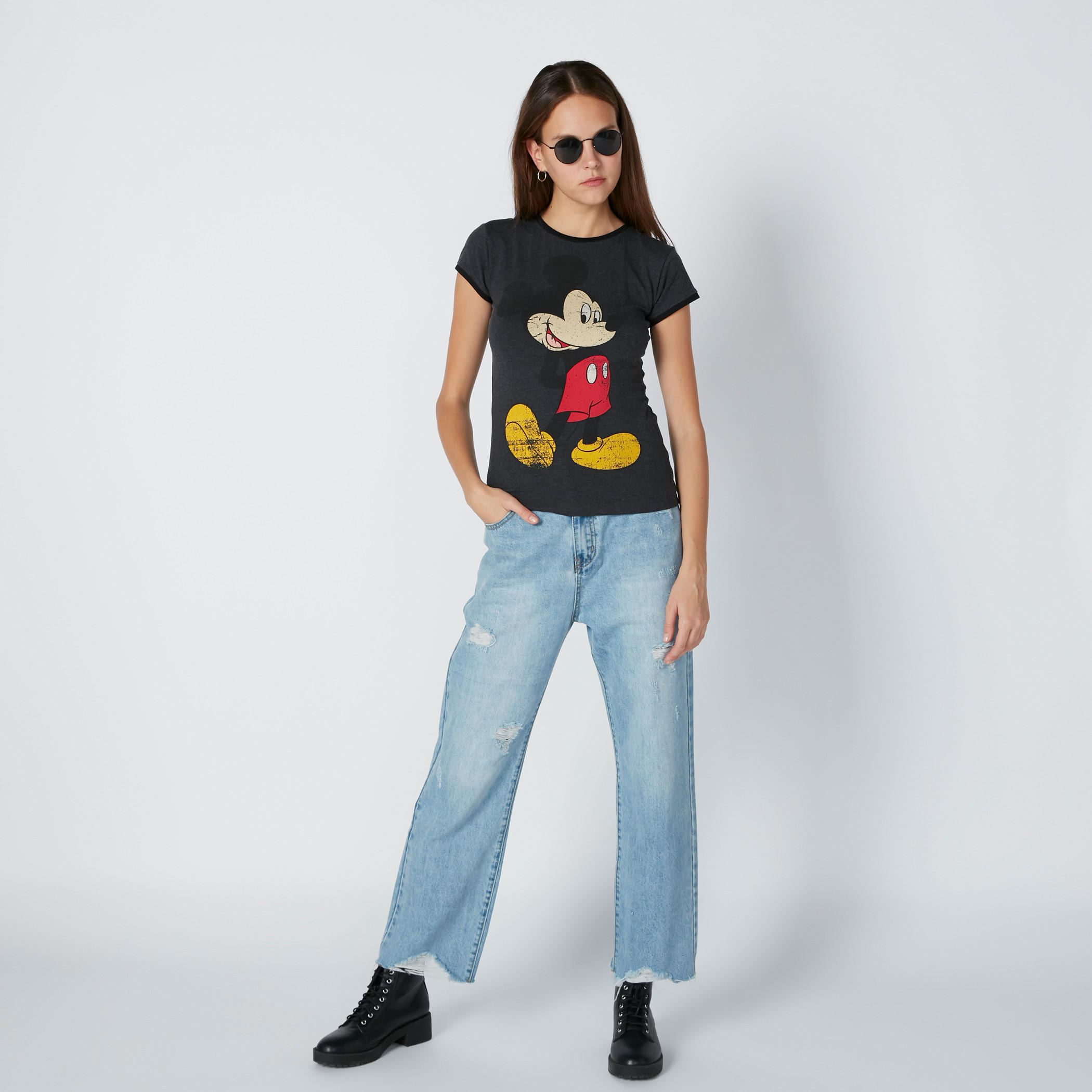 تيشيرت بأكمام كاب وياقة مستديرة وطبعات ميكي ماوس-women-clothing-tshirts-image-3