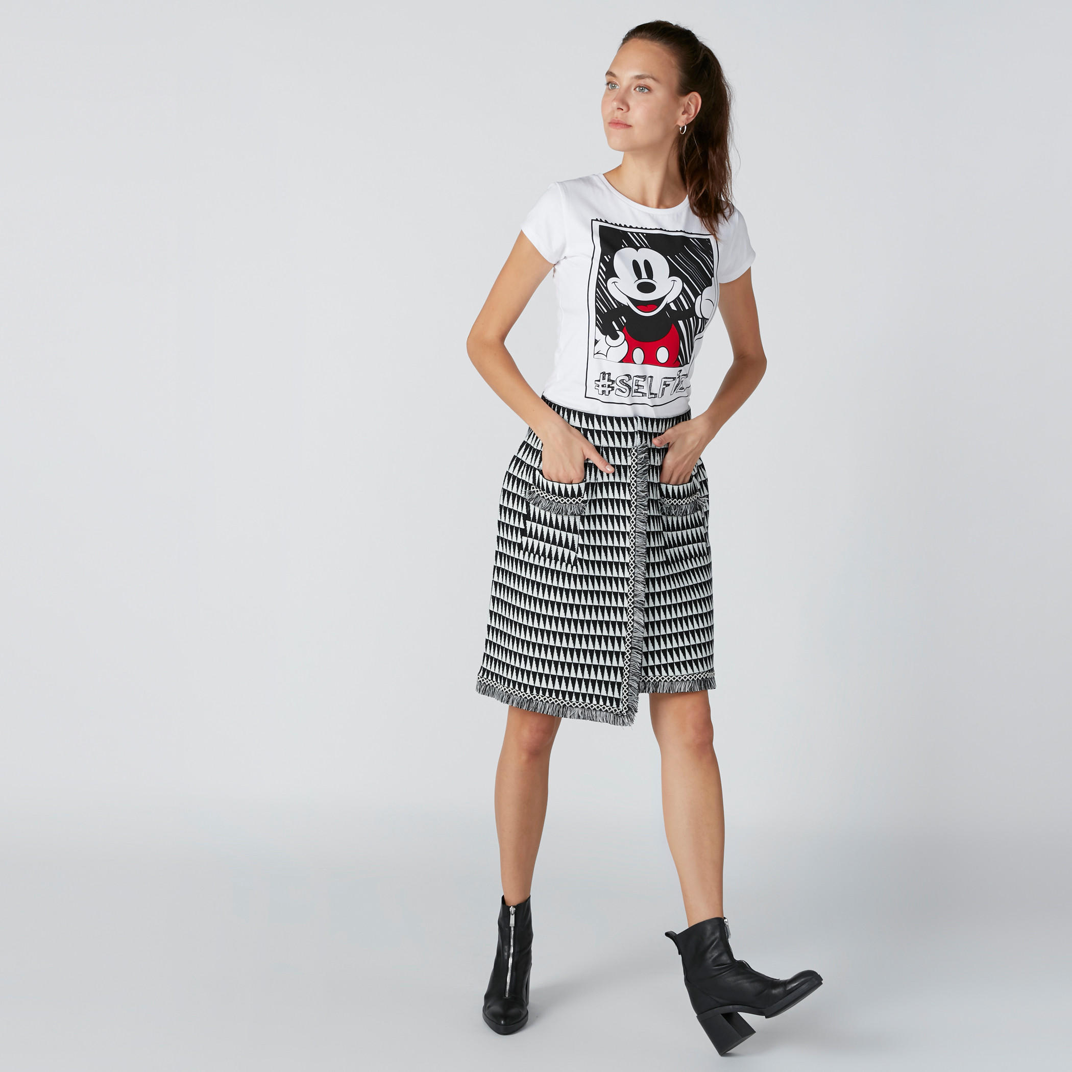 تيشيرت بأكمام كاب وياقة مستديرة وطبعات سيلفي ميكي ماوس-women-clothing-tshirts-image-1