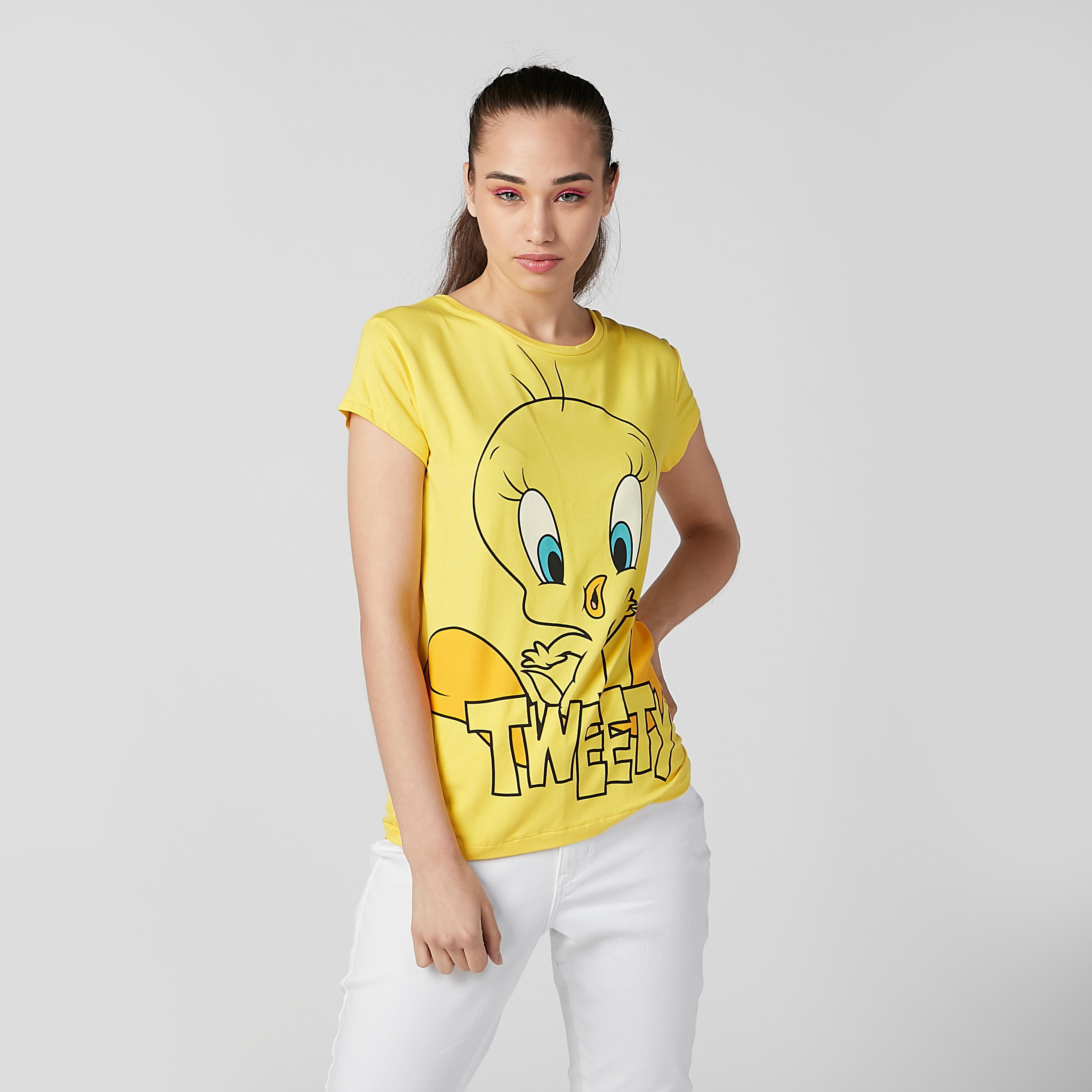 تيشيرت بياقة مستديرة وأكمام كاب وطبعات تويتي-women-clothing-tshirts-image-1