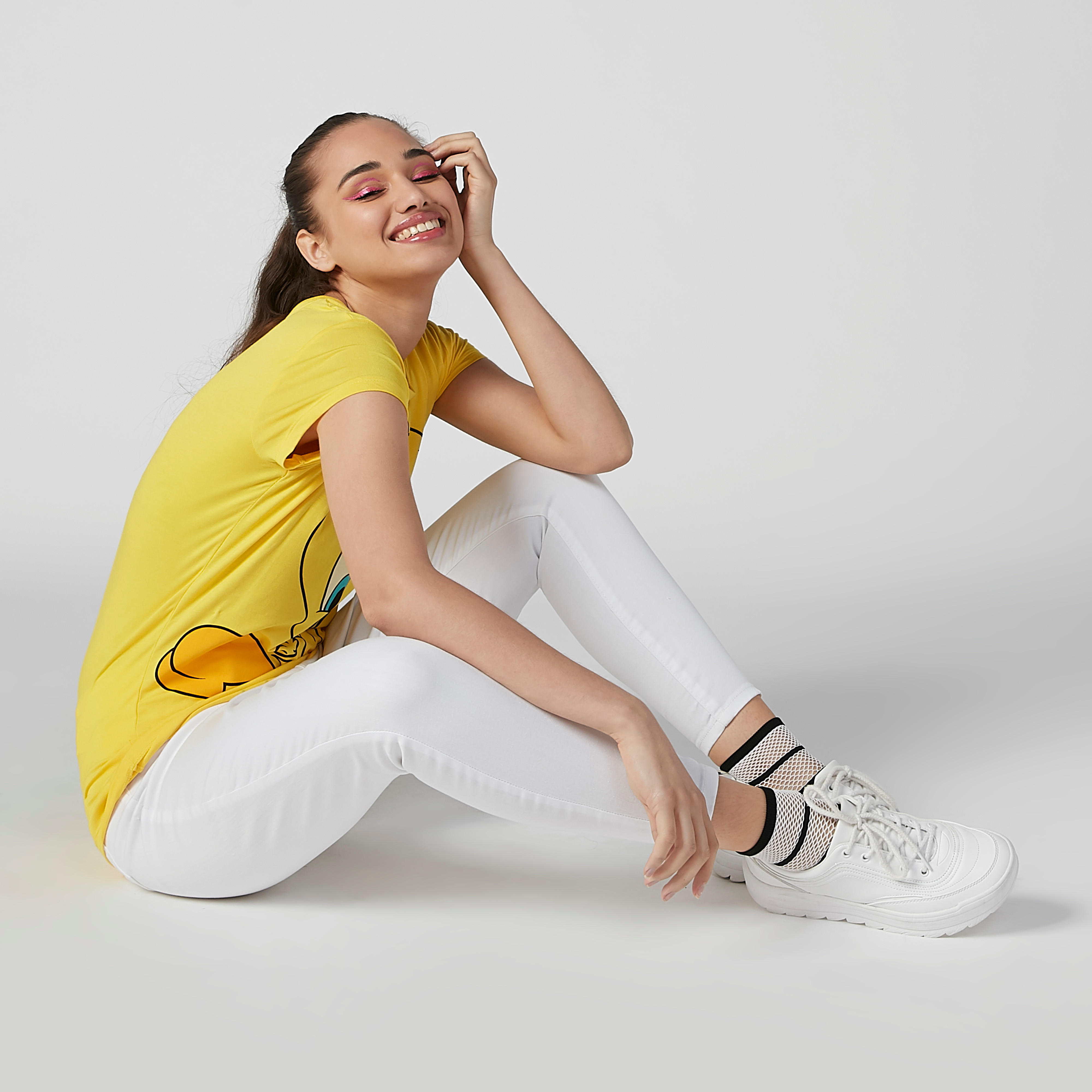 تيشيرت بياقة مستديرة وأكمام كاب وطبعات تويتي-women-clothing-tshirts-image-2