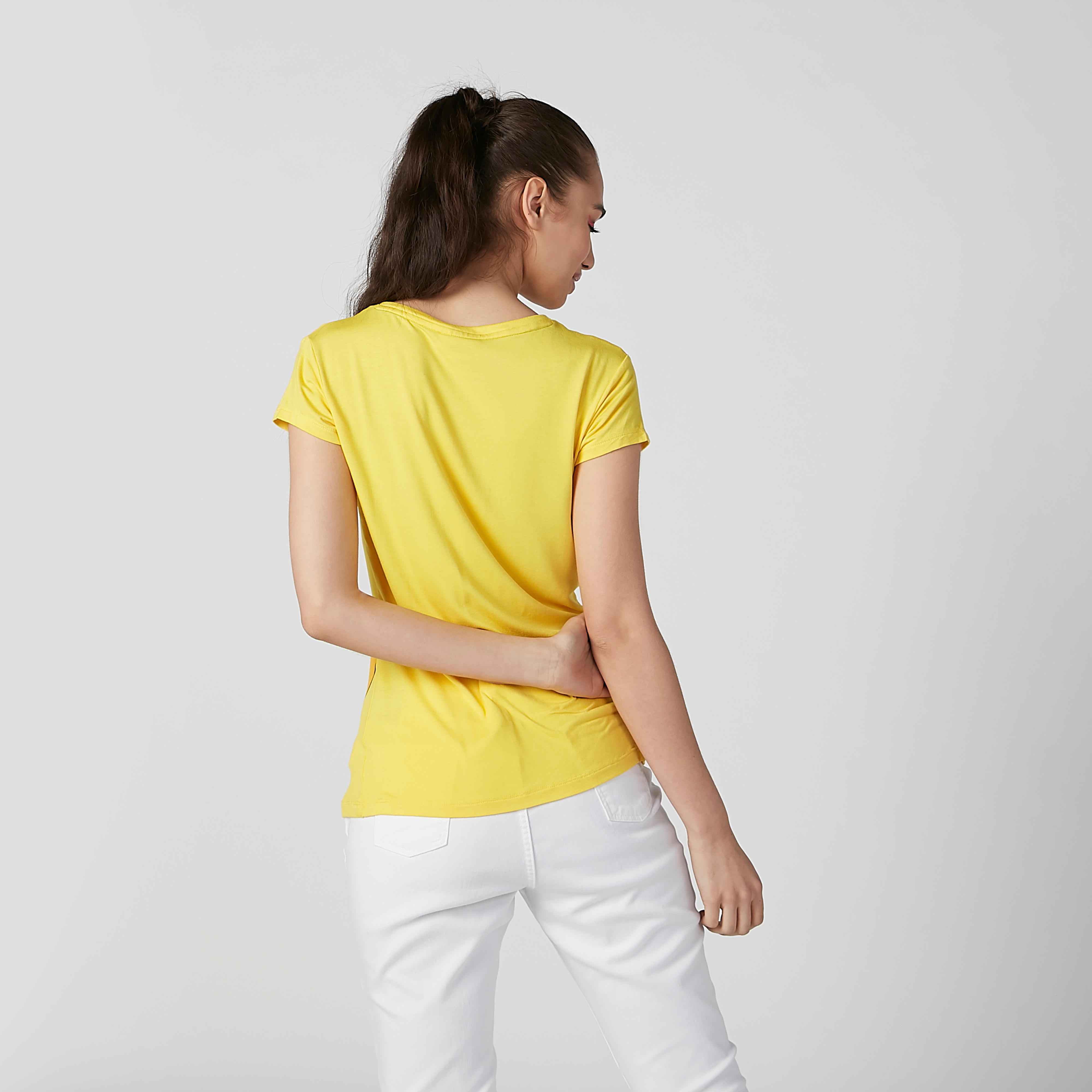 تيشيرت بياقة مستديرة وأكمام كاب وطبعات تويتي-women-clothing-tshirts-image-3