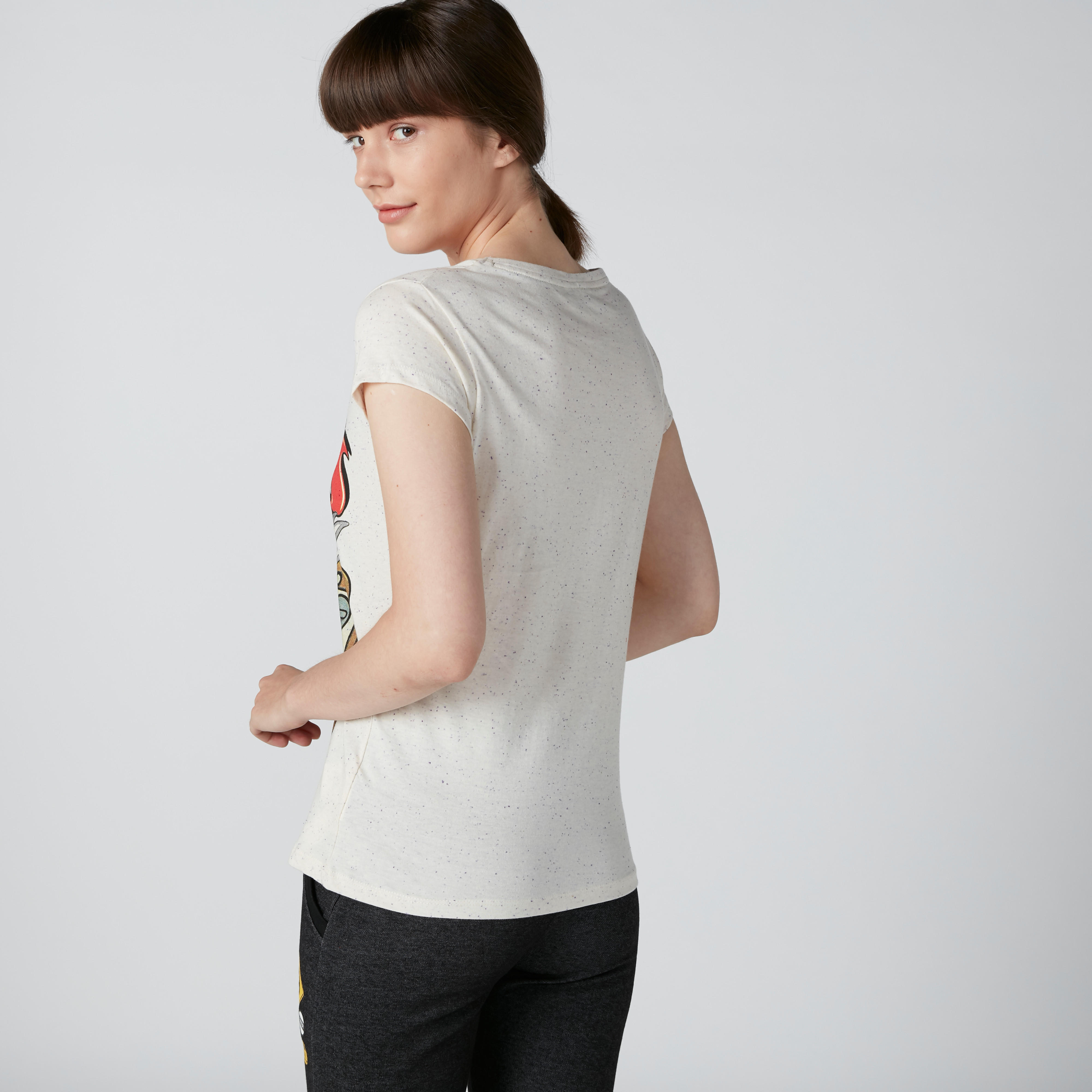 تيشيرت بياقة مستديرة وطبعات لوني تيونز-women-clothing-tshirts-image-2