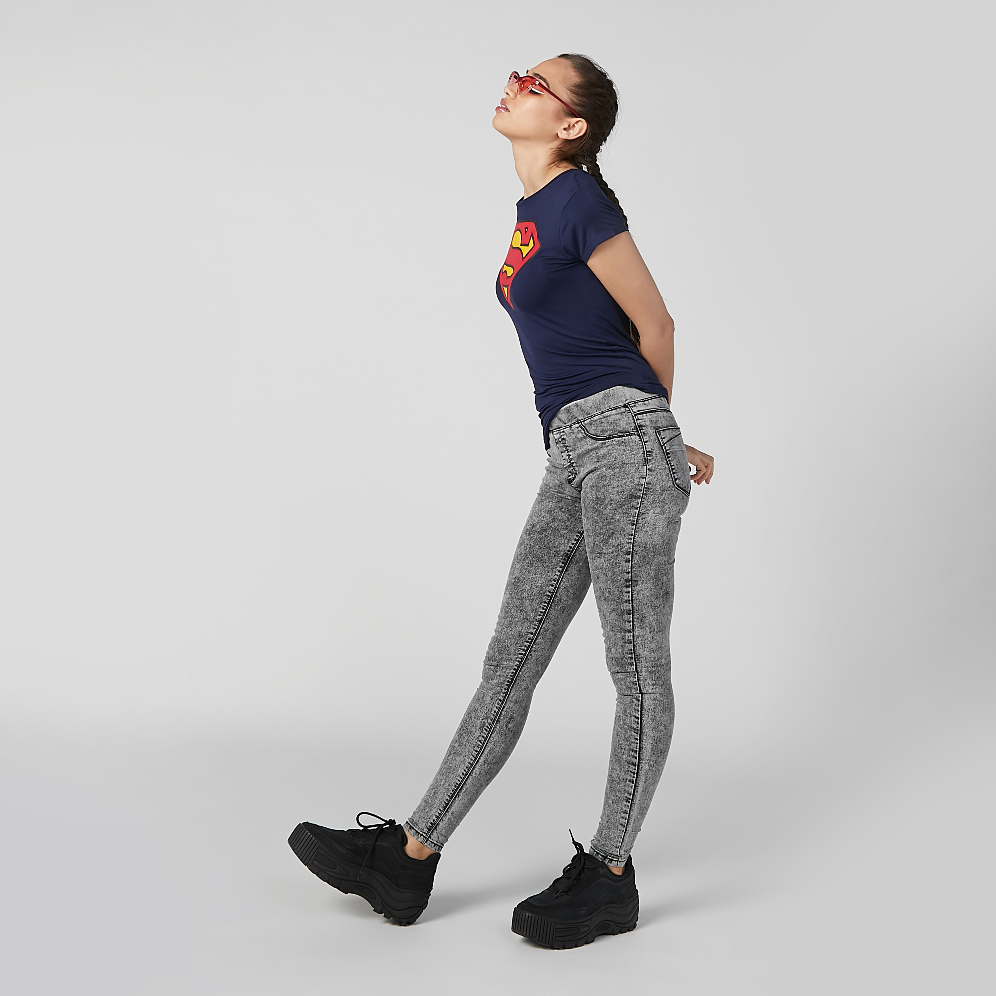 تيشيرت بياقة مستديرة وأكمام كاب وطبعات سوبرمان-women-clothing-tshirts-image-2