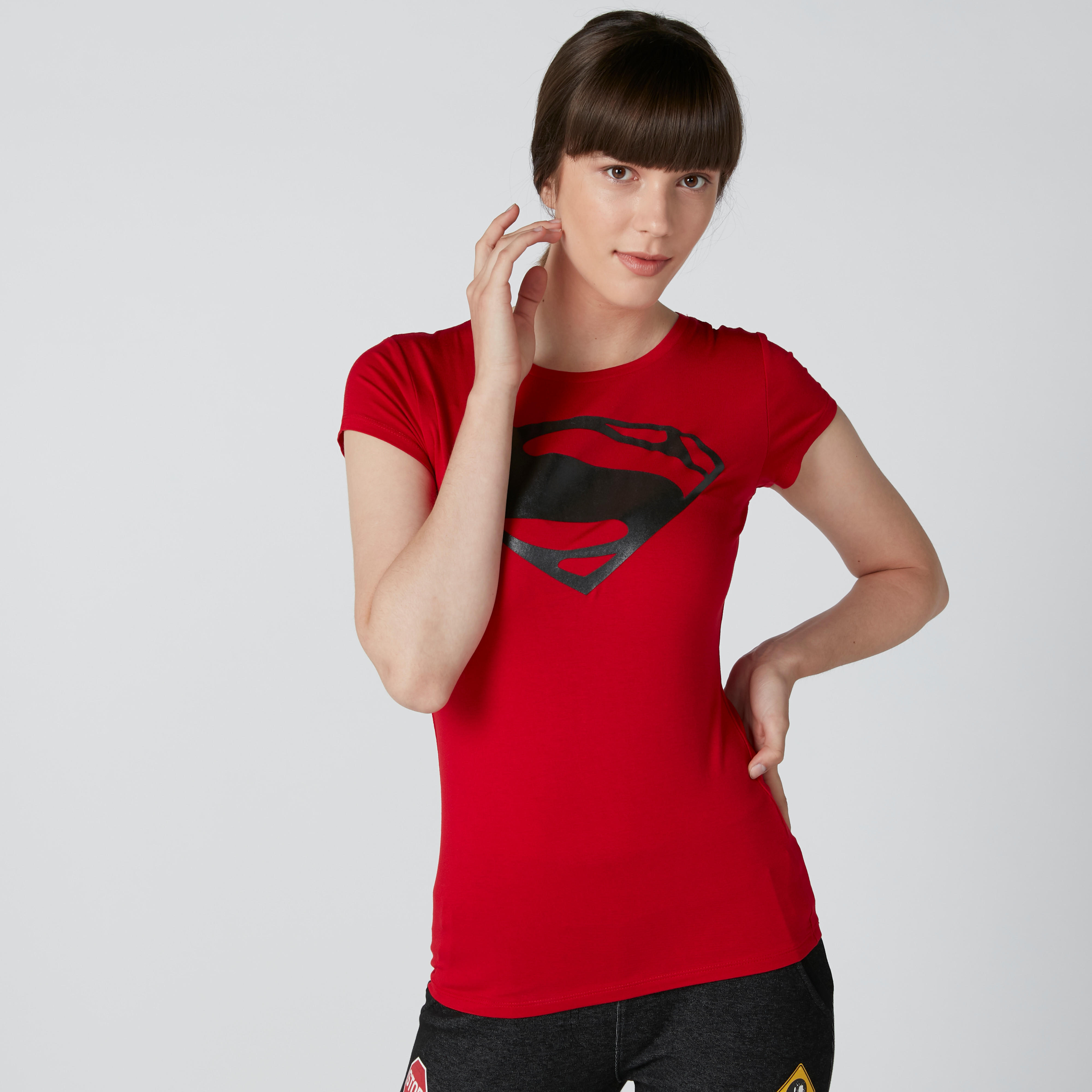 تيشيرت بياقة مستديرة وأكمام كاب وطبعات سوبرمان-women-clothing-tshirts-image-3