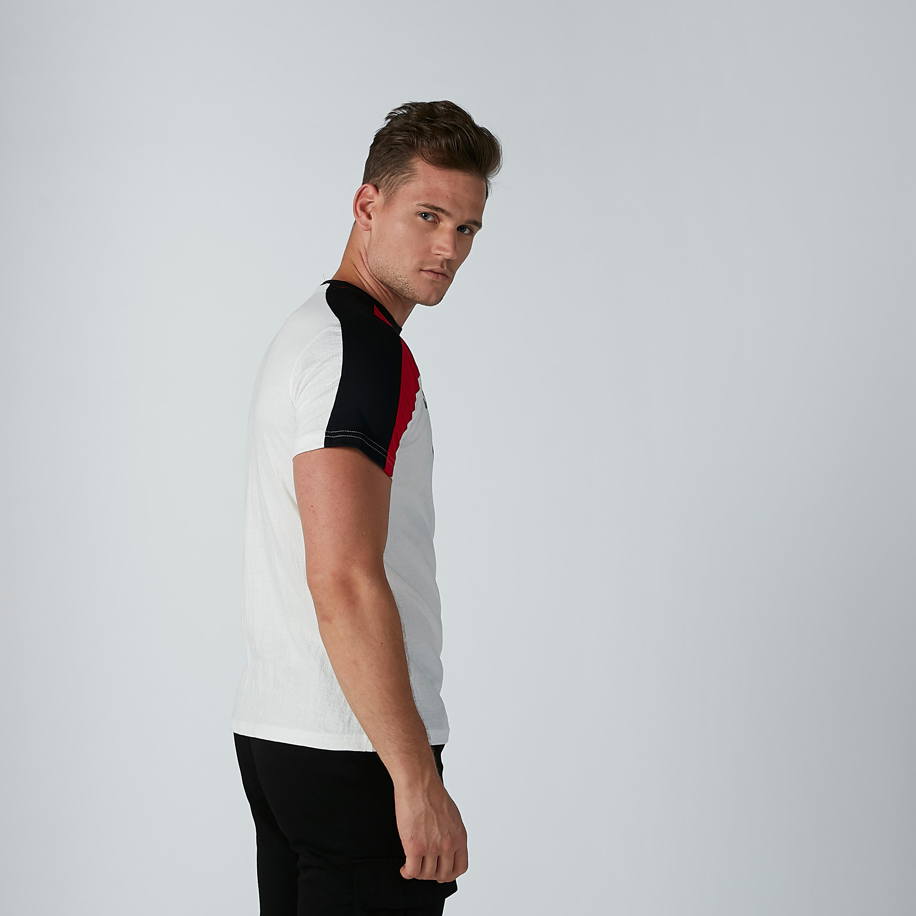تيشيرت بقصّة سليم وياقة ضيقة وأكمام قصيرة وطبعات سوبرمان-men-clothing-tshirtsandpolos-tshirts-image-4