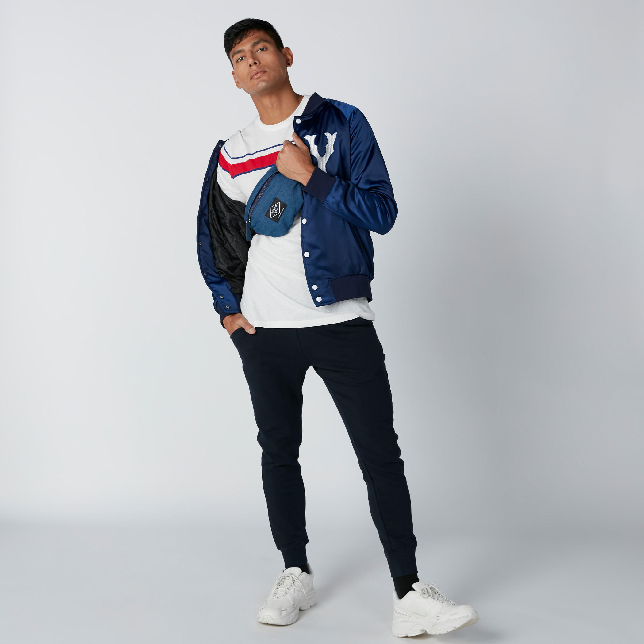 تيشيرت بياقة ضيّقة وطبعات سوبرمان-men-clothing-tshirtsandpolos-tshirts-image-2
