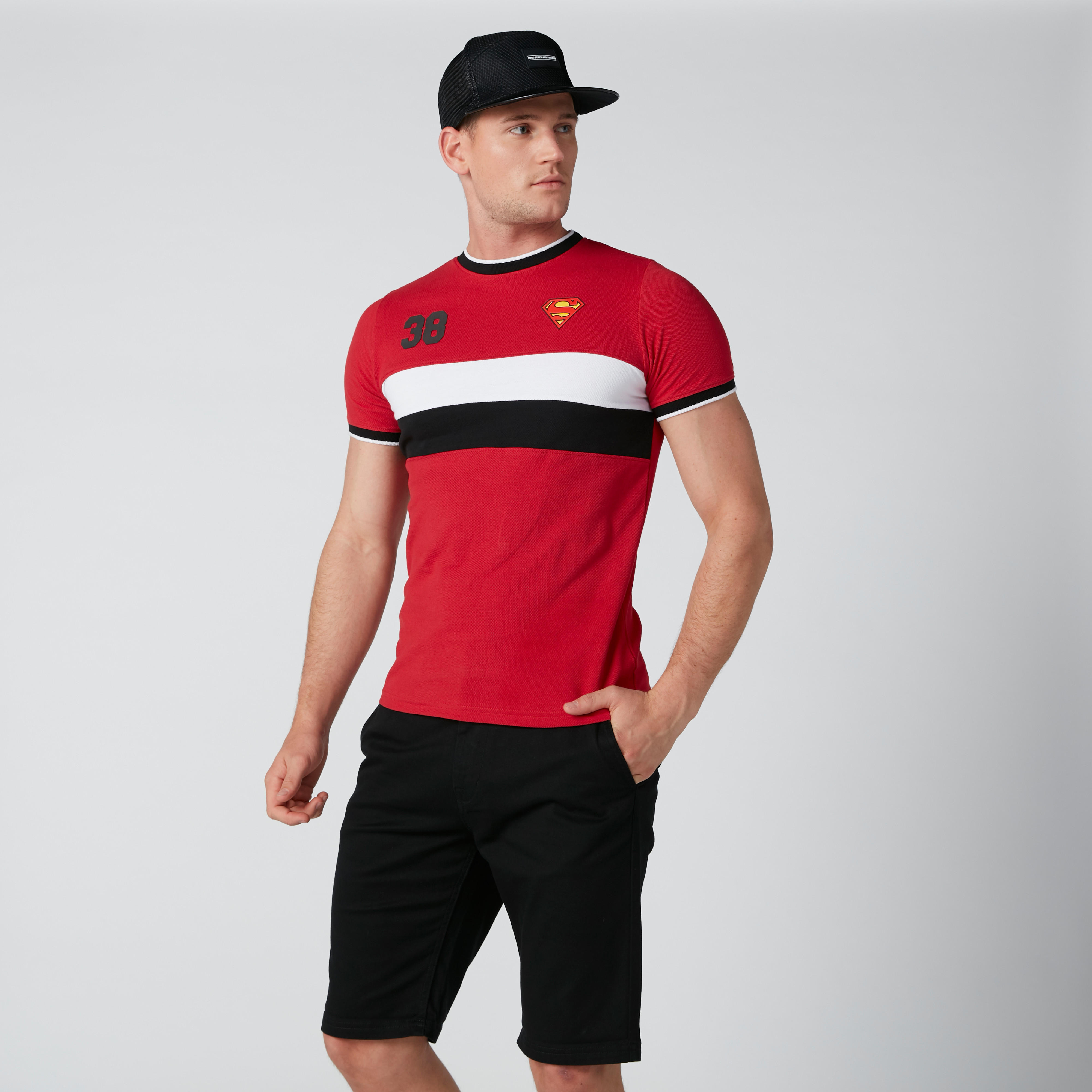 تيشيرت بياقة ضيّقة وأكمام قصيرة وطبعات سوبرمان-men-clothing-tshirtsandpolos-tshirts-image-1
