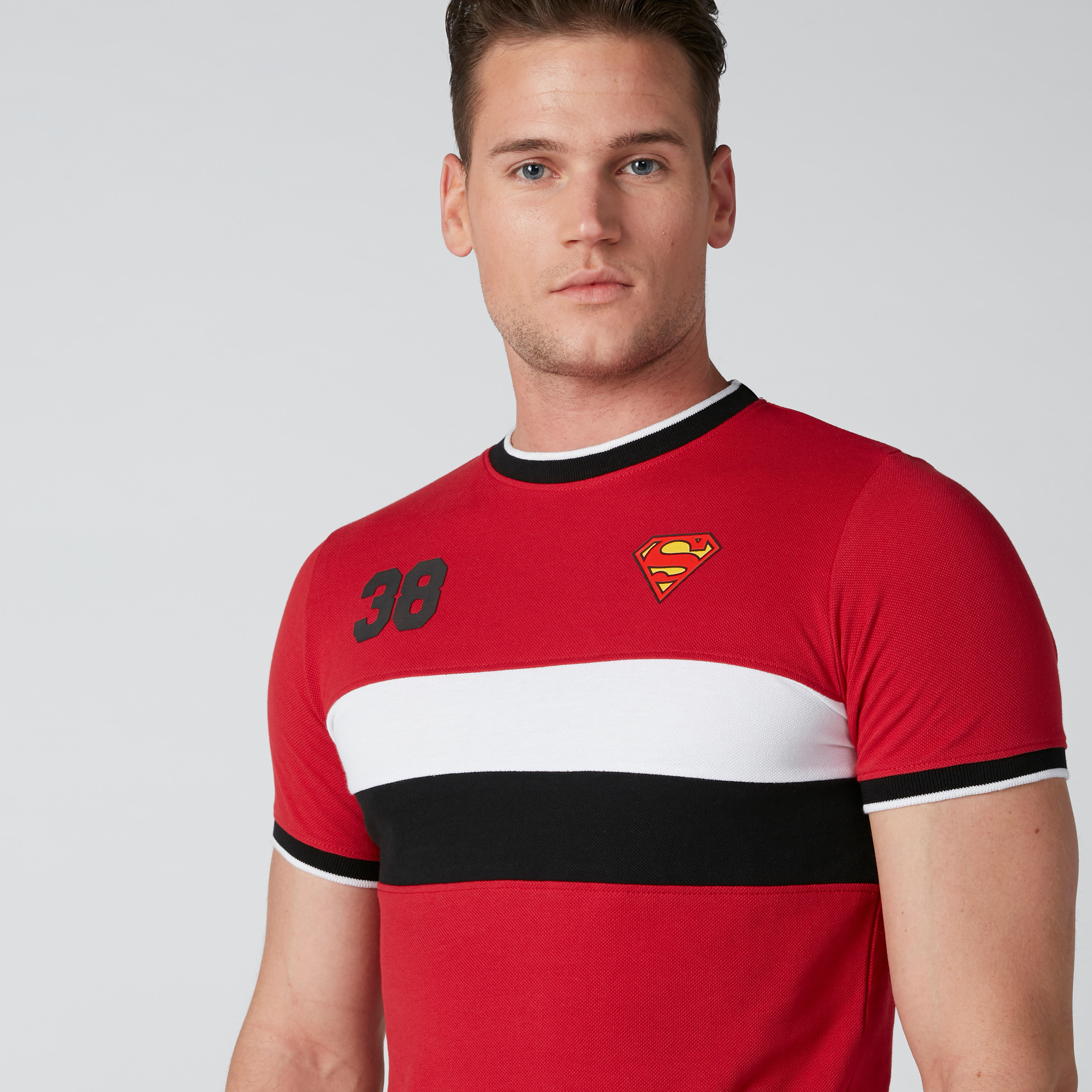 تيشيرت بياقة ضيّقة وأكمام قصيرة وطبعات سوبرمان-men-clothing-tshirtsandpolos-tshirts-image-4