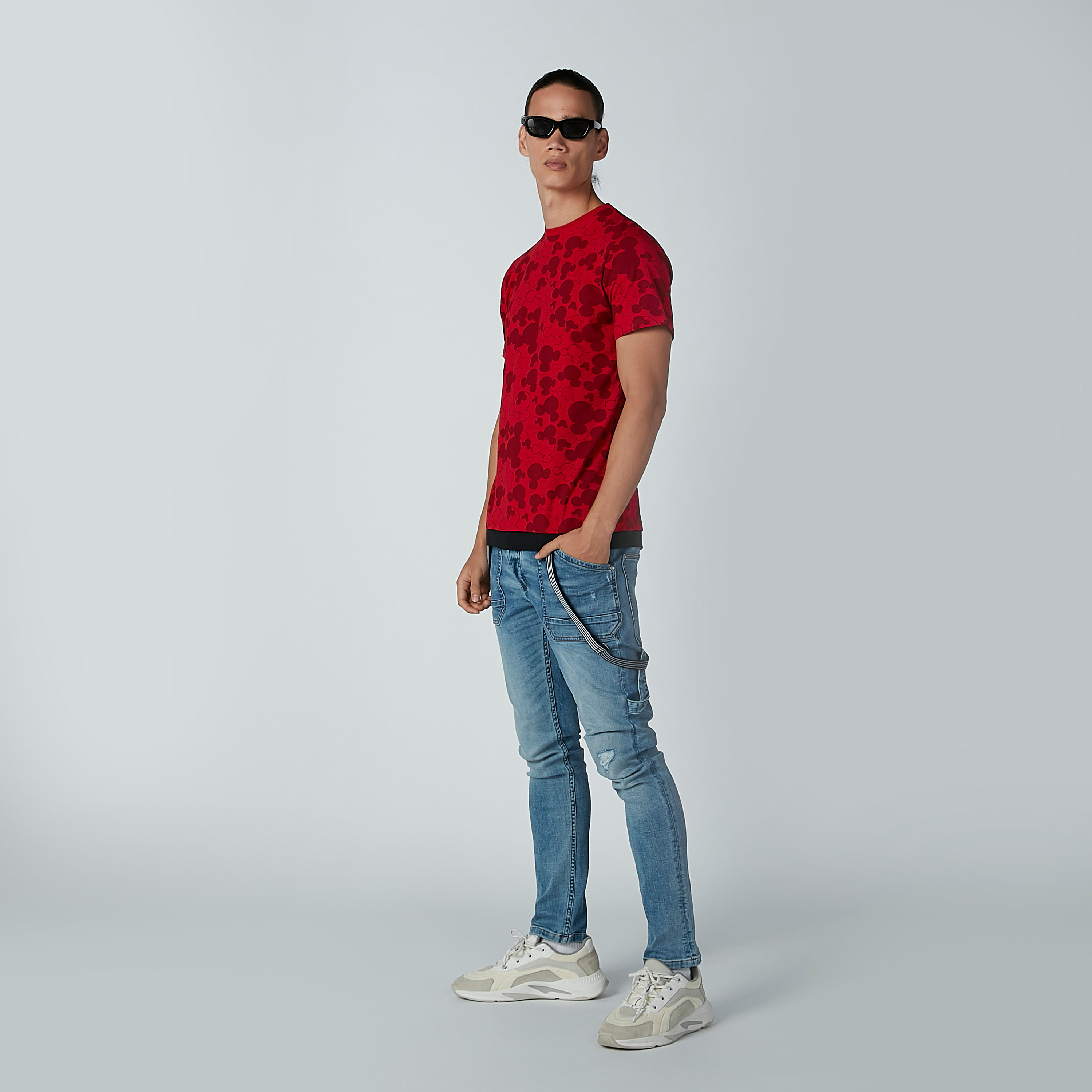 تيشيرت بقصّة سليم وياقة ضيقة وأكمام قصيرة وطبعات ميكي ماوس-men-clothing-tshirtsandpolos-tshirts-image-5