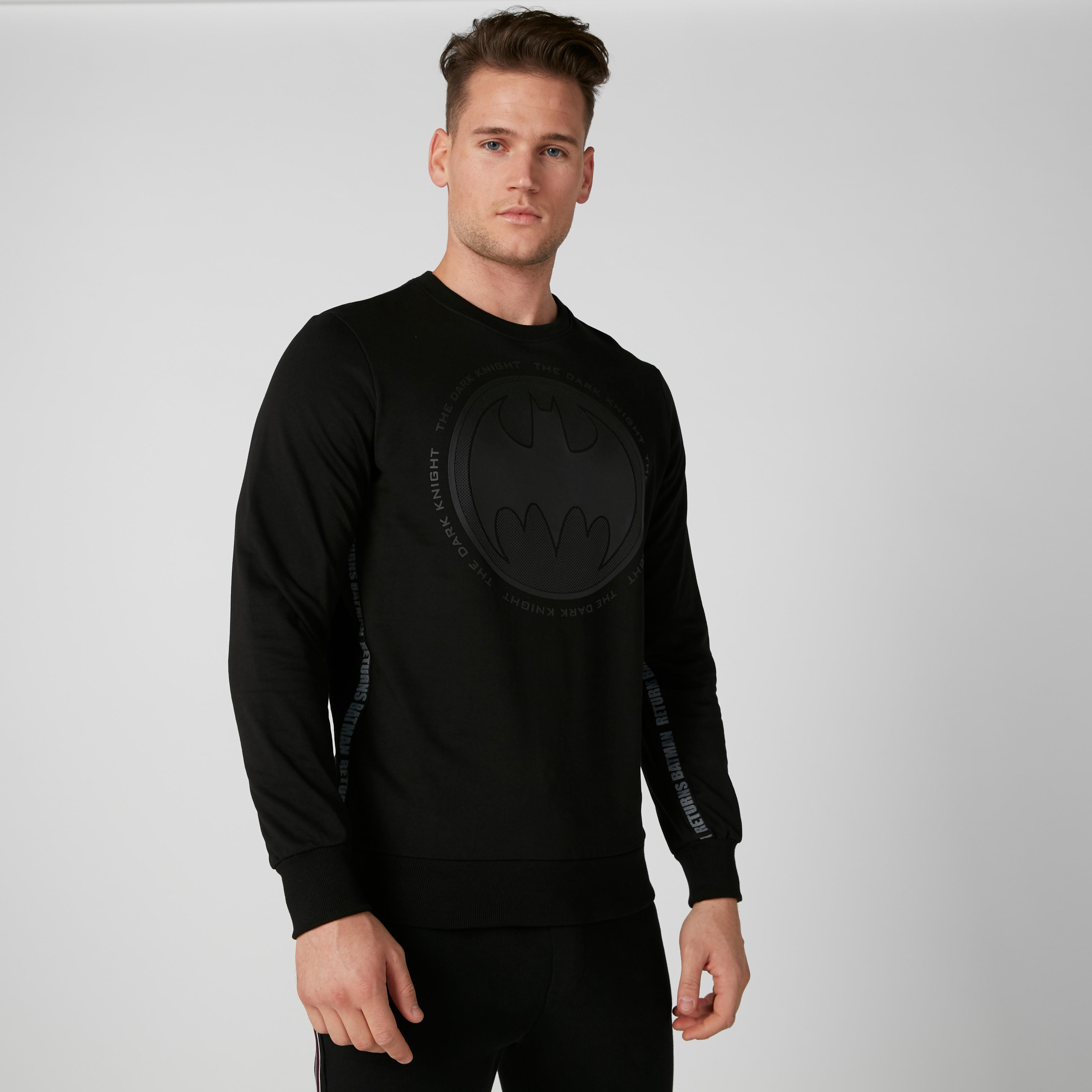 سويت شيرت بأكمام طويلة وشريطة وطبعات باتمان-men-winterwear-hoodiesandsweatshirts-image-3