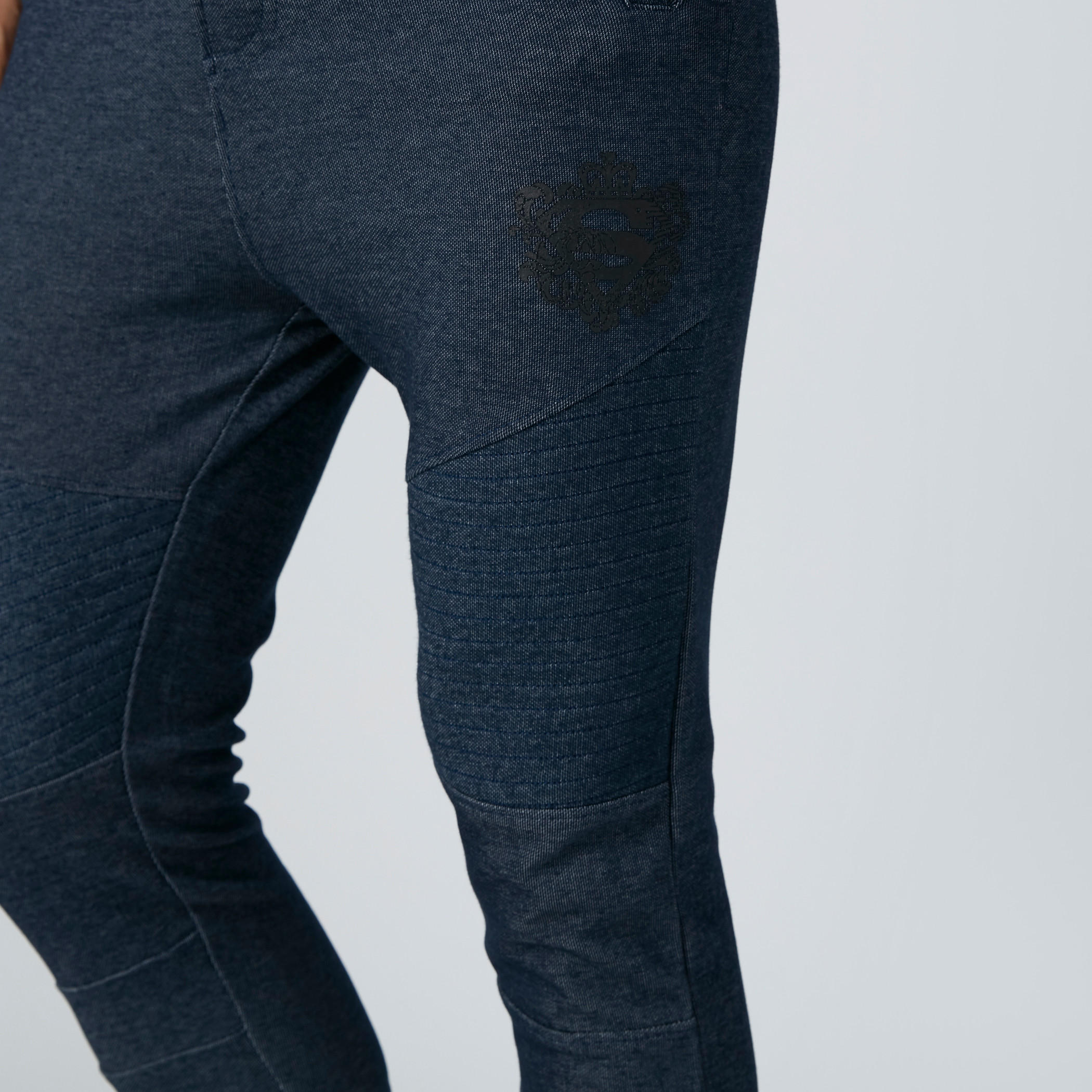 بنطال رياضي بخصر مطّاطي متوسط الارتفاع وجيوب-men-clothing-bottoms-joggers-image-4