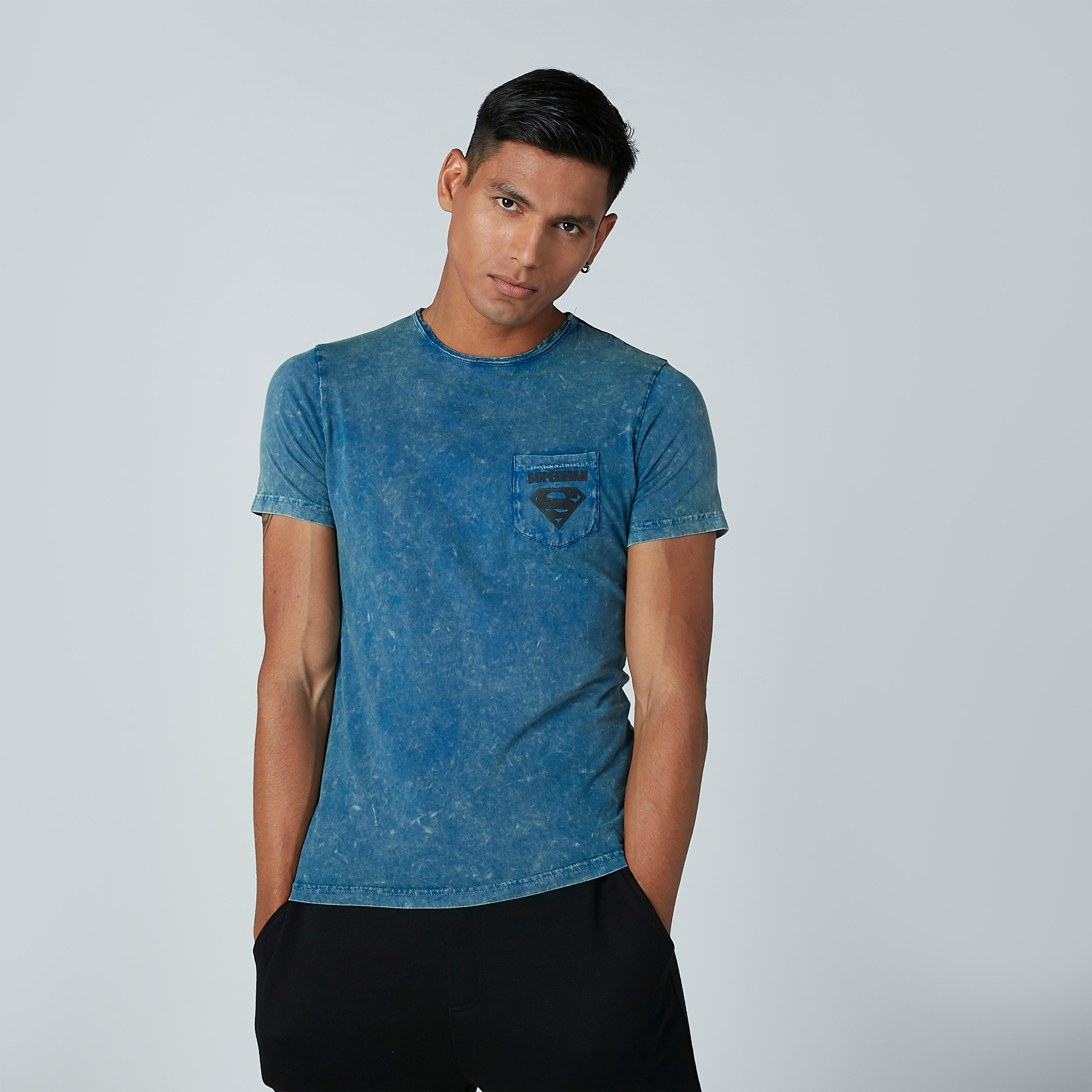 تيشيرت بقصّة سليم وياقة مستديرة وطبعات سوبرمان-men-clothing-tshirtsandpolos-tshirts-image-3