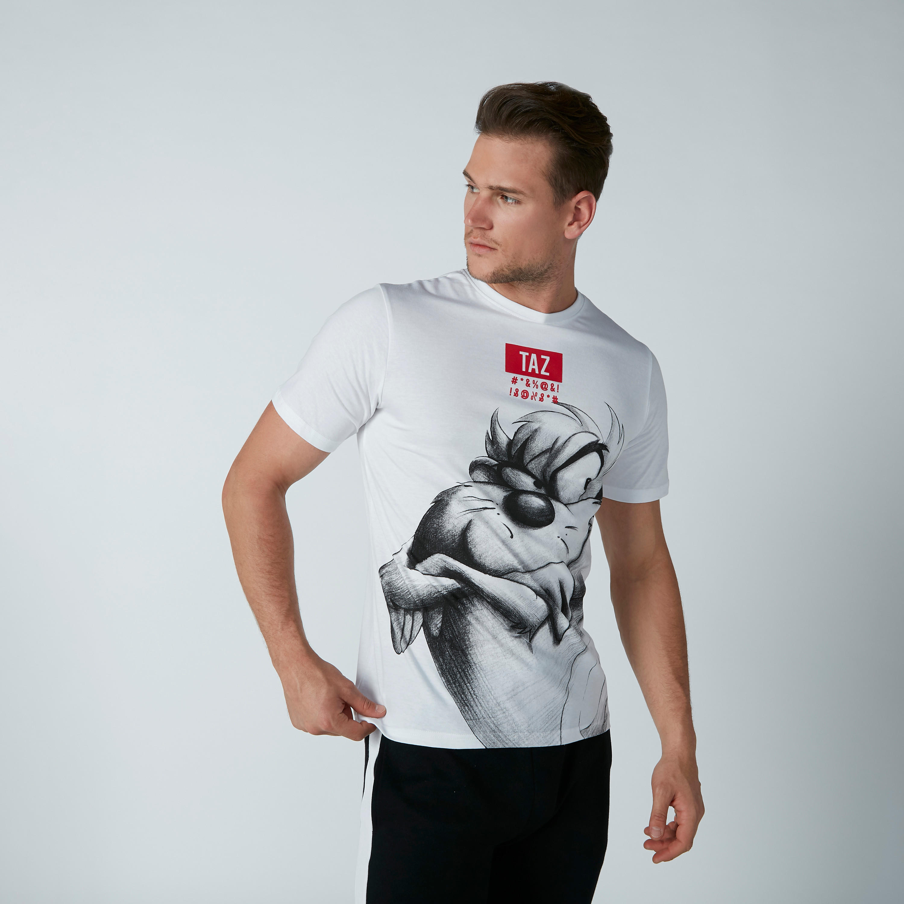 تيشيرت بأكمام قصيرة وطبعات لوني تونز-men-clothing-tshirtsandpolos-tshirts-image-1