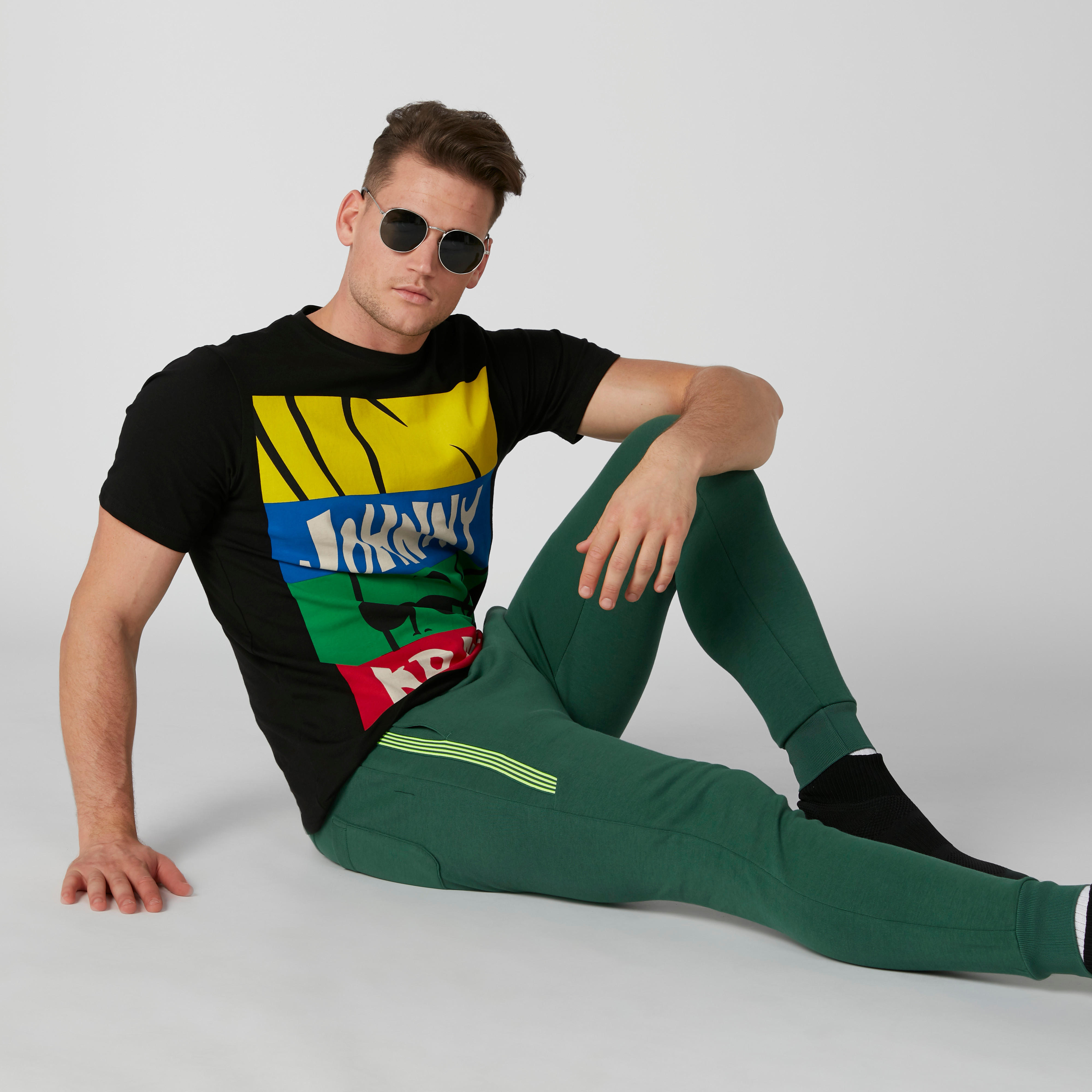 تيشيرت سليم فيت بياقة ضيّقة وطبعات جوني برافو-men-clothing-tshirtsandpolos-tshirts-image-3