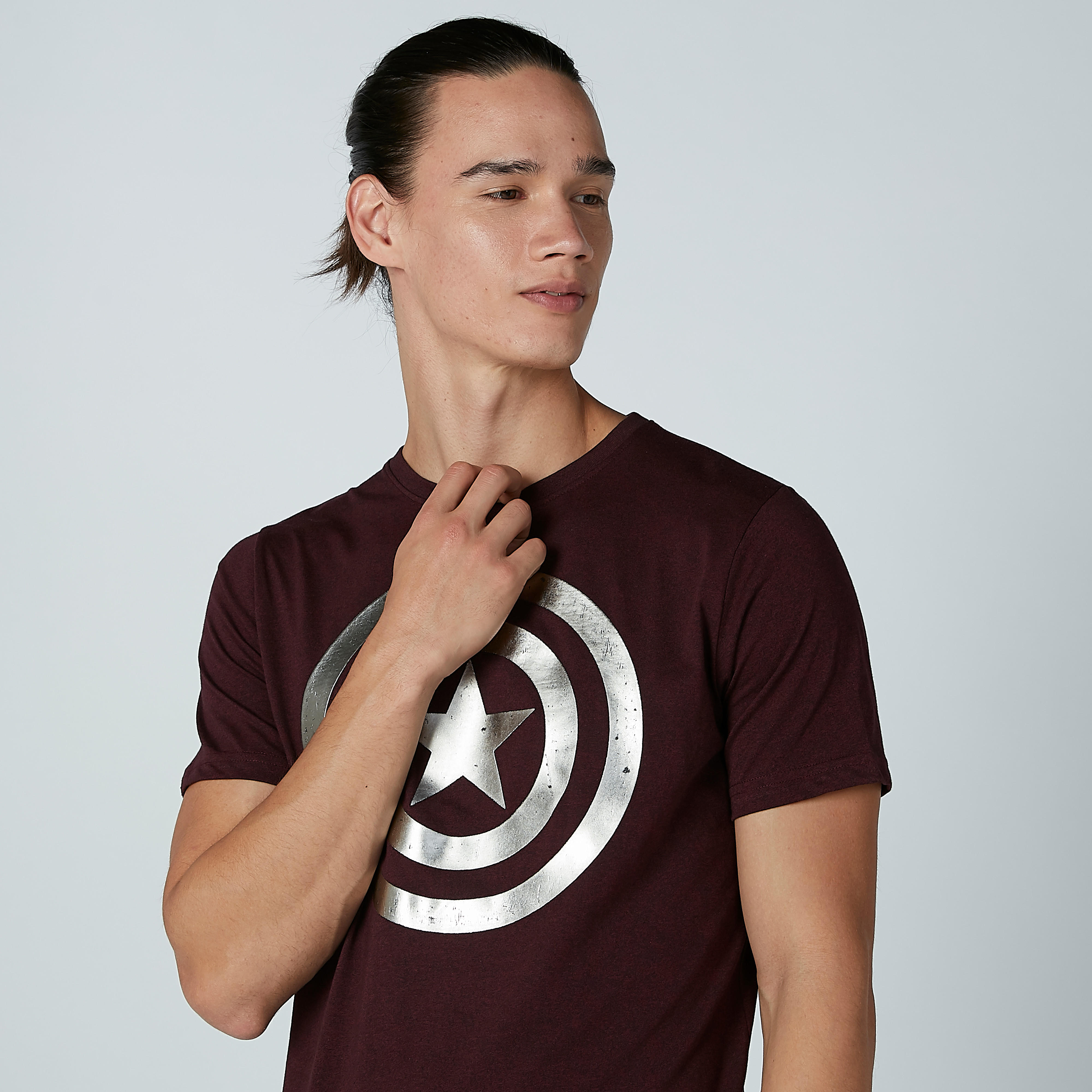 تيشيرت بياقة ضيقة وأكمام قصيرة وطبعات كابتن أمريكا-men-clothing-tshirtsandpolos-tshirts-image-3