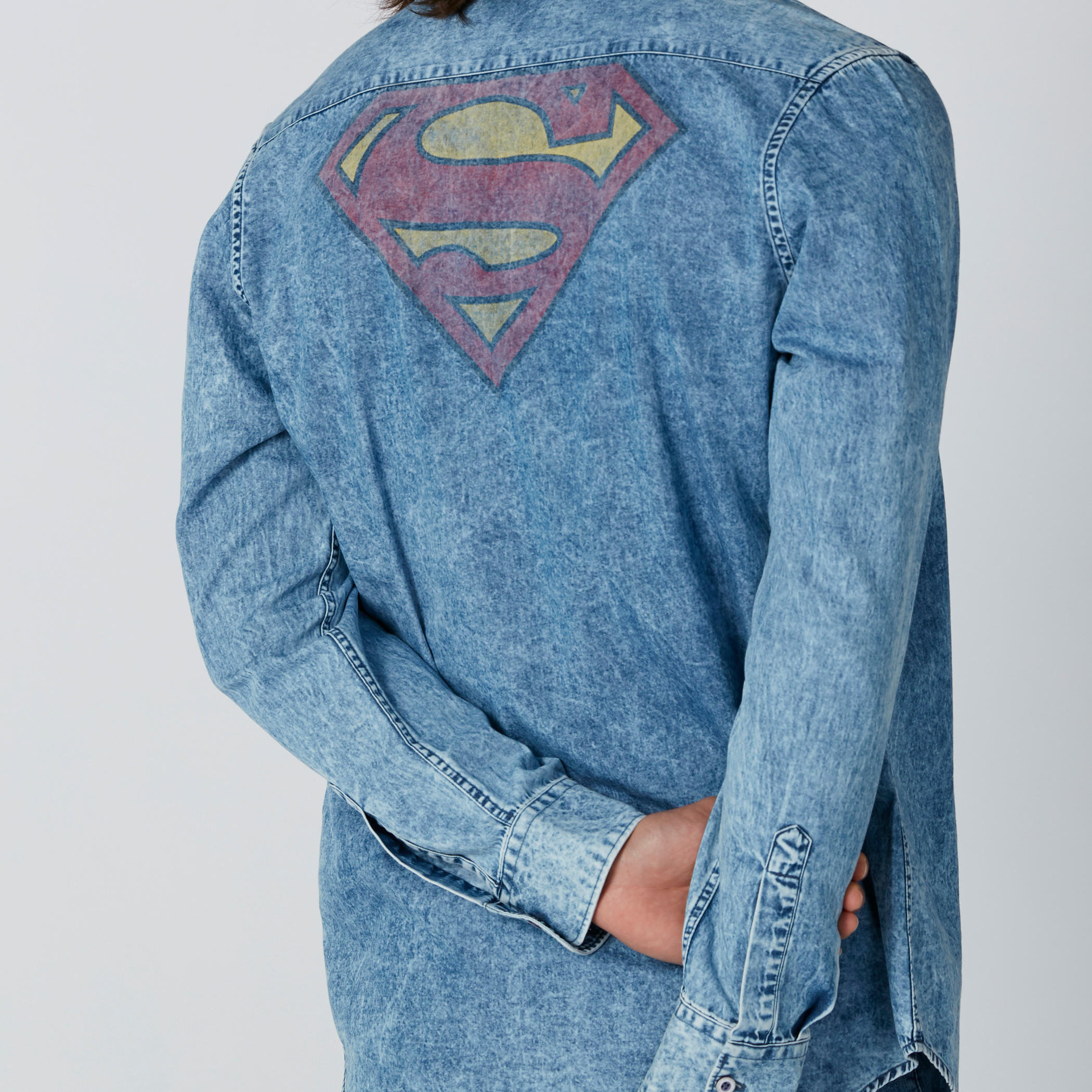قميص بأكمام طويلة وجيوب وطبعات سوبرمان-men-clothing-shirts-image-6