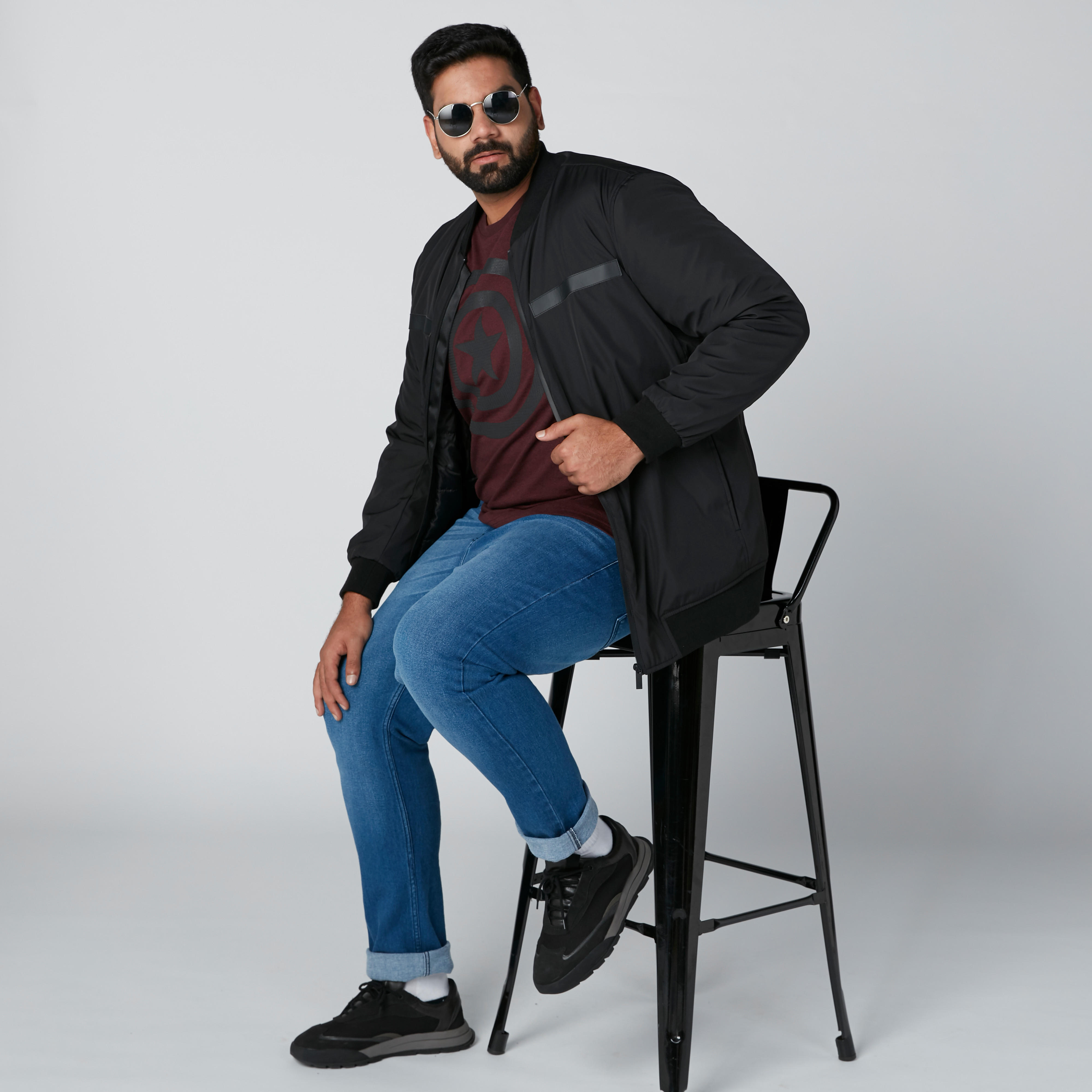 تيشيرت بياقة ضيقة وطبعات كابتن أمريكا-men-clothing-tshirtsandpolos-tshirts-image-1
