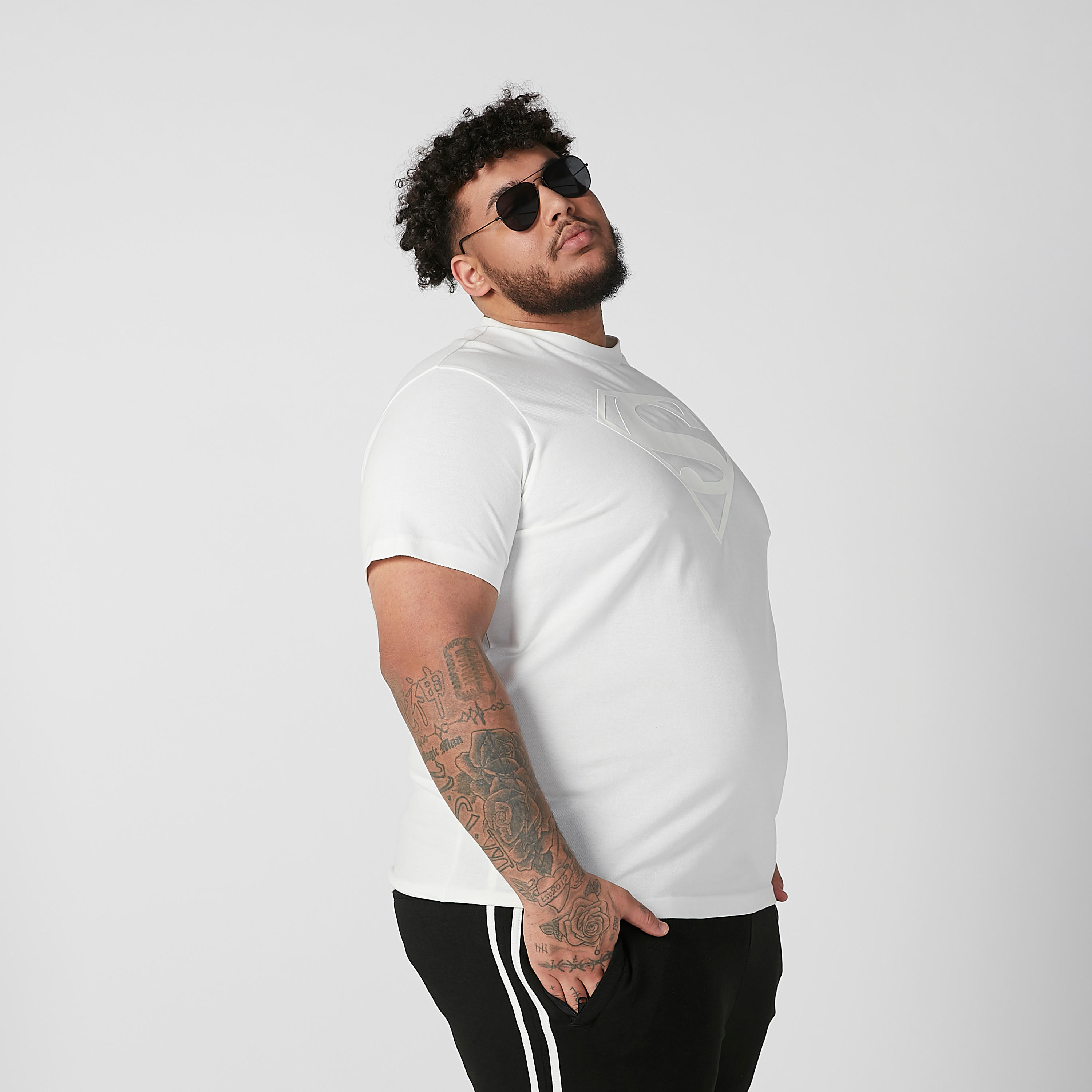 تيشيرت سليم بياقة ضيقة وأكمام قصيرة وطبعات سوبرمان-men-clothing-tshirtsandpolos-tshirts-image-1
