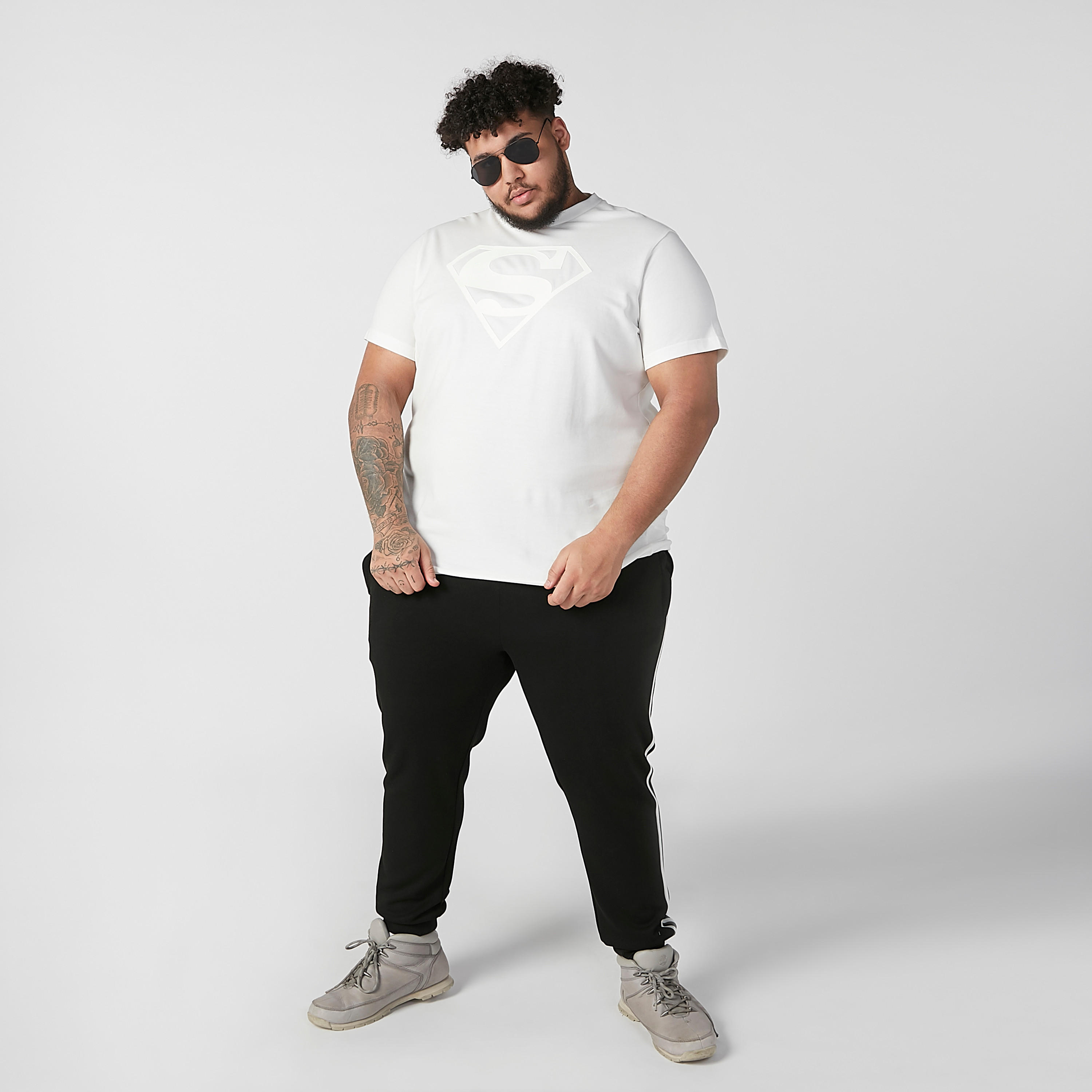تيشيرت سليم بياقة ضيقة وأكمام قصيرة وطبعات سوبرمان-men-clothing-tshirtsandpolos-tshirts-image-2