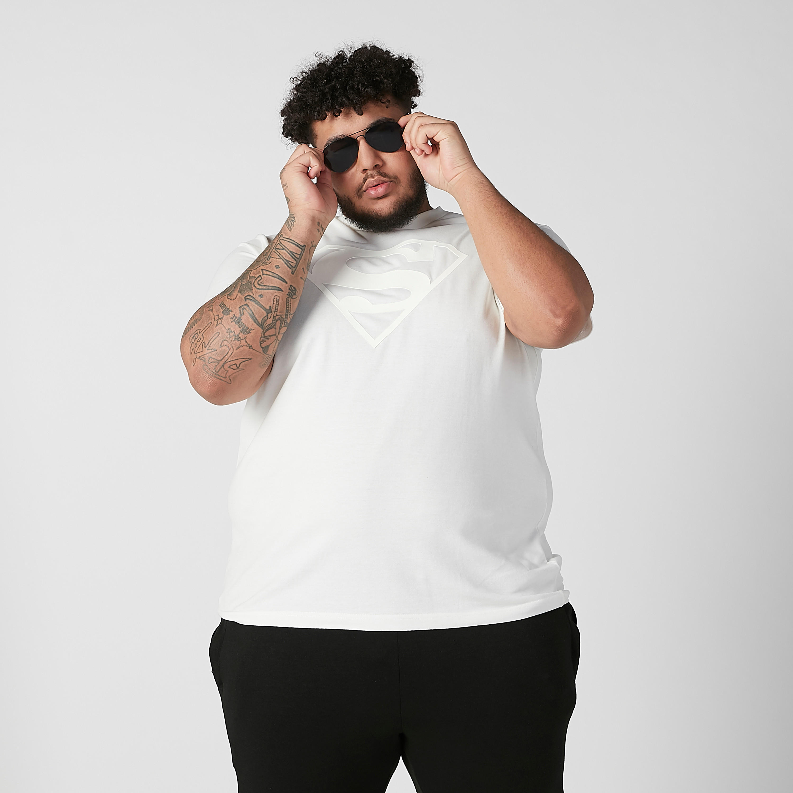 تيشيرت سليم بياقة ضيقة وأكمام قصيرة وطبعات سوبرمان-men-clothing-tshirtsandpolos-tshirts-image-3