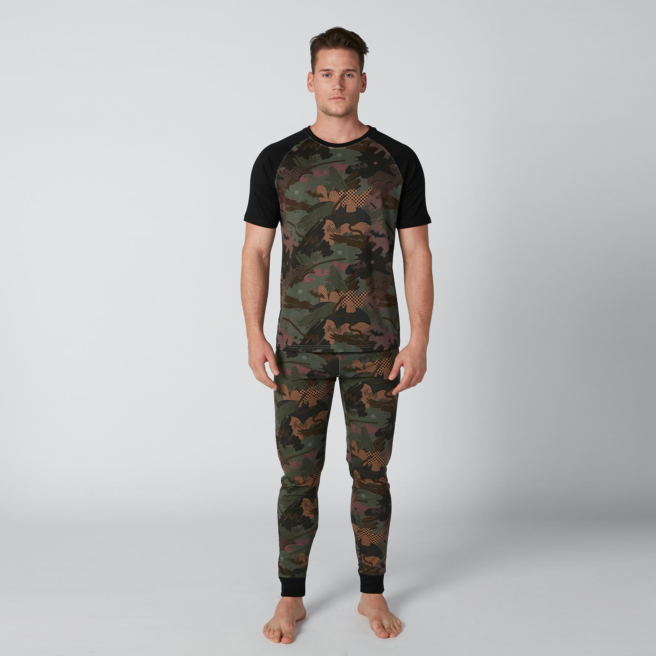 طقم بنطال رياضي وتيشيرت بياقة مستديرة وطبعات باتمان-men-clothing-nightwear-sets-image-1