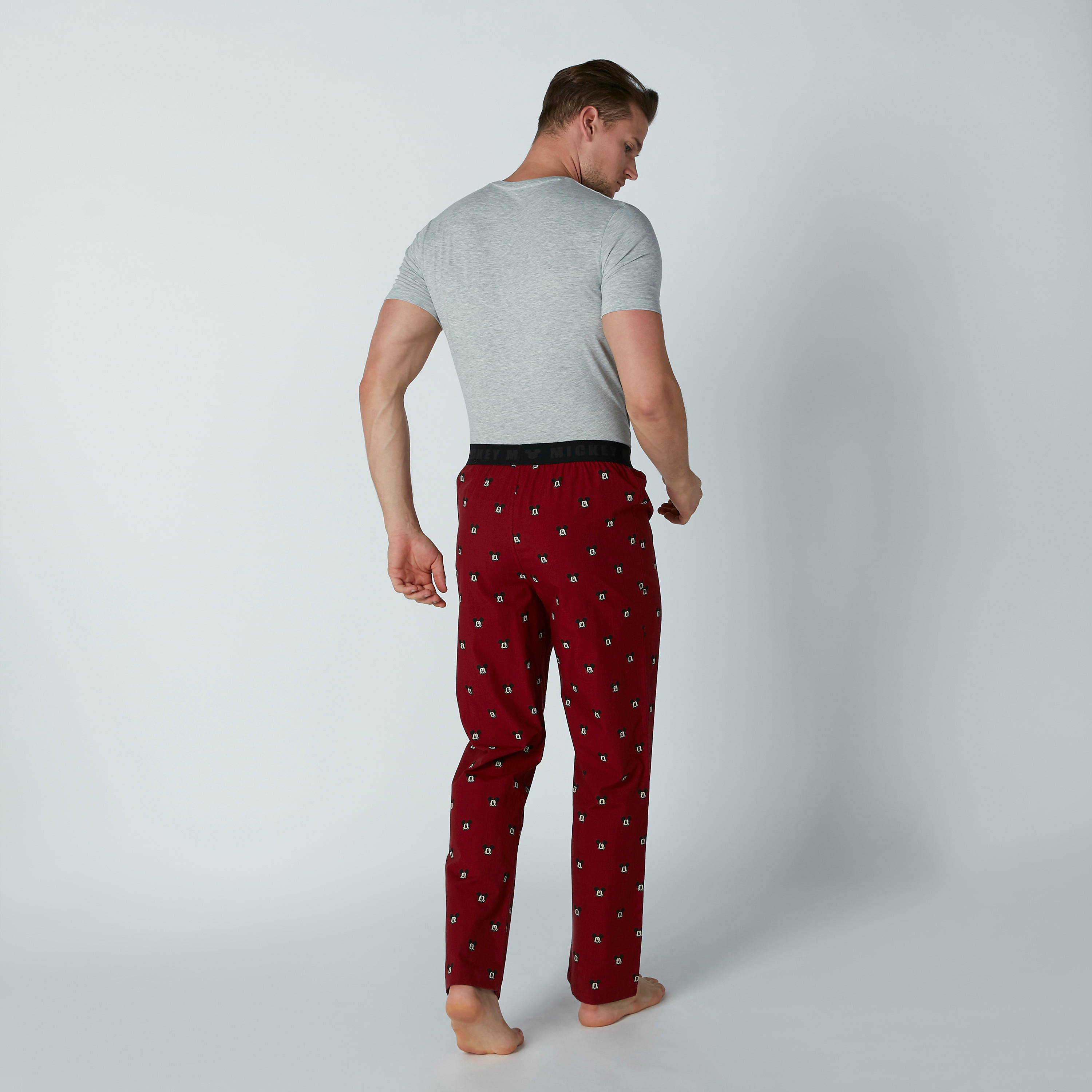 بنطال بيجاما طويل بخصر مطّاطي وطبعات من ميكي ماوس-men-clothing-nightwear-pyjamaandshorts-image-2