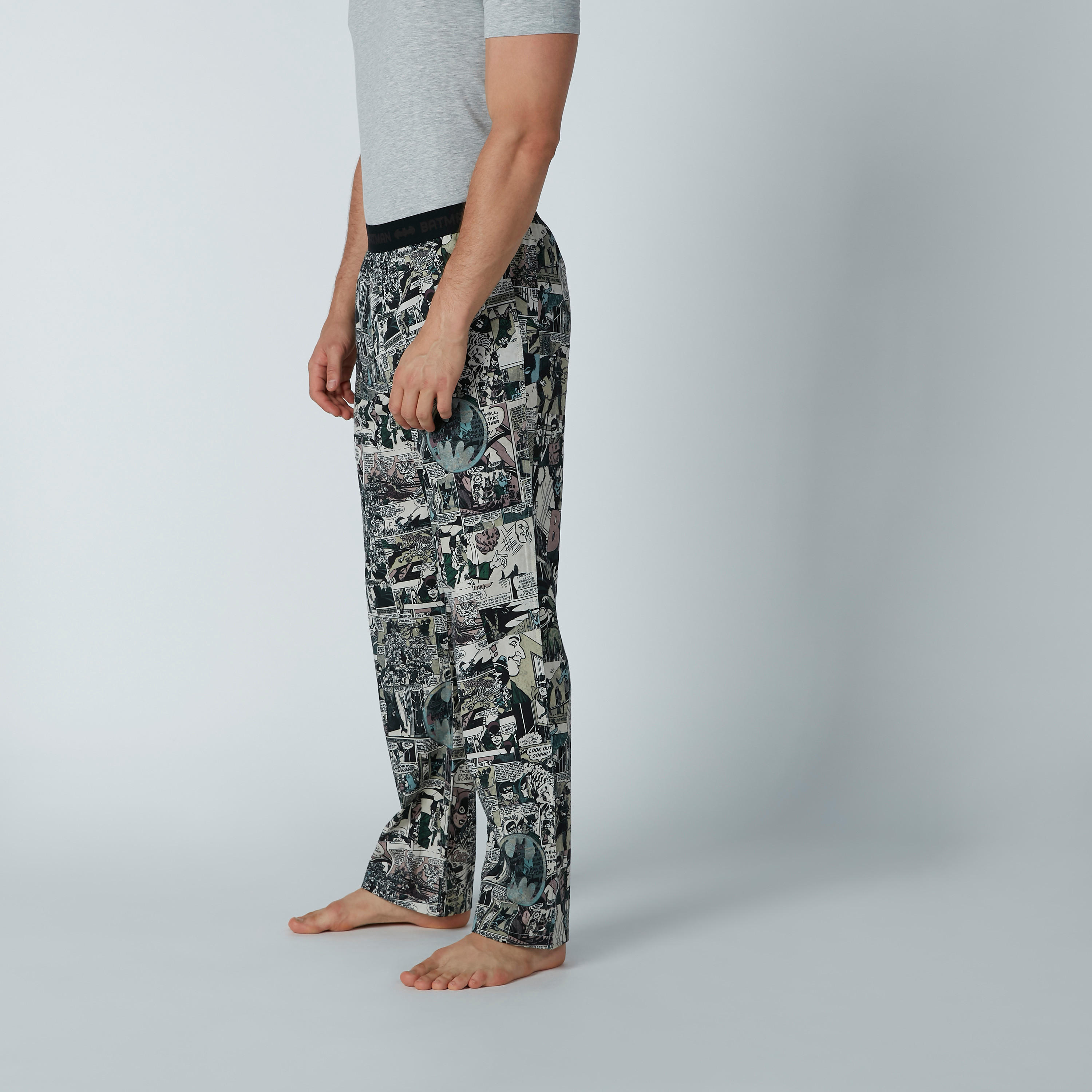 بنطال بيجاما طويل بقصّة سليم وطبعات باتمان-men-clothing-nightwear-pyjamaandshorts-image-3