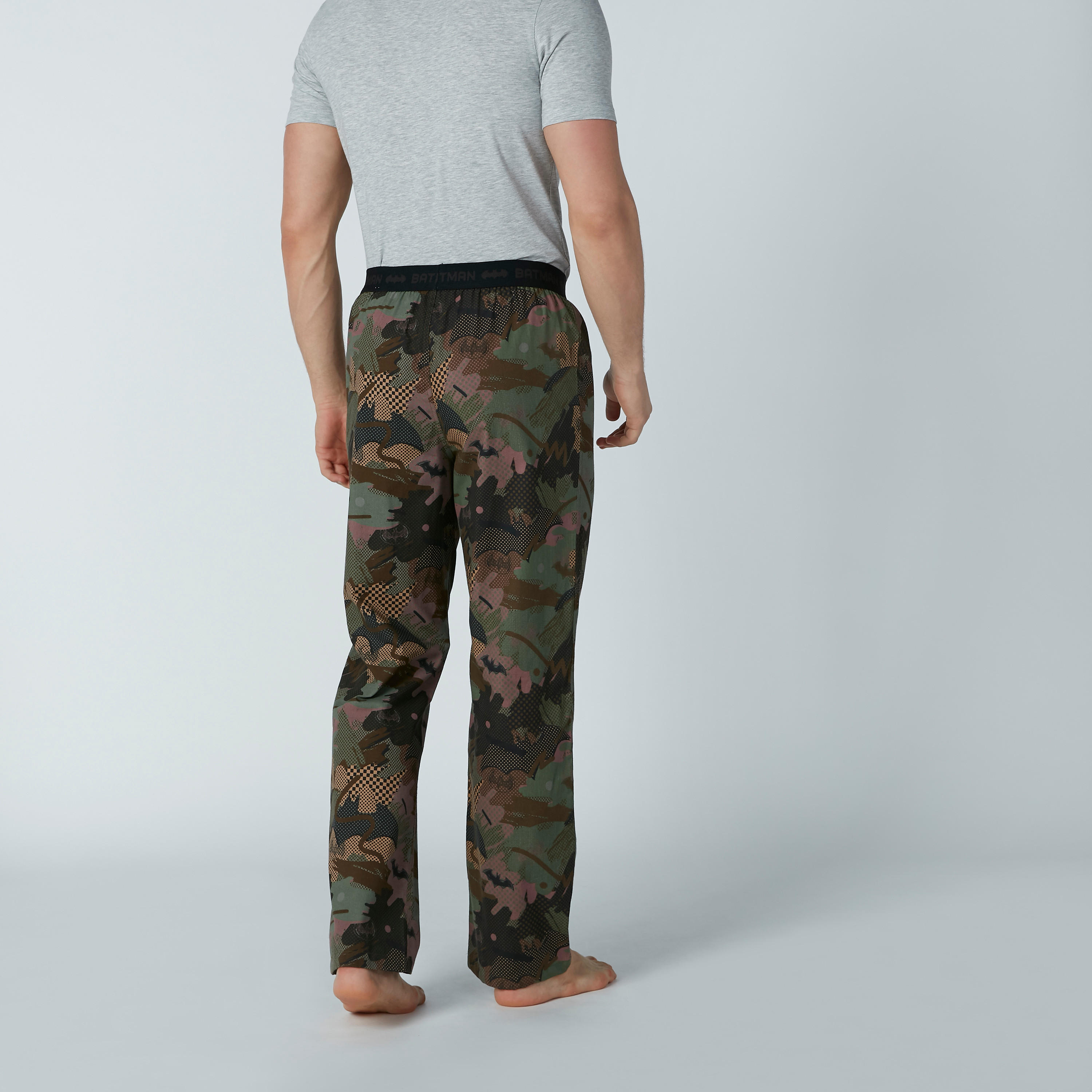 بنطال بيجاما بقصّة سليم وطبعات مموّهة باتمان-men-clothing-nightwear-pyjamaandshorts-image-3