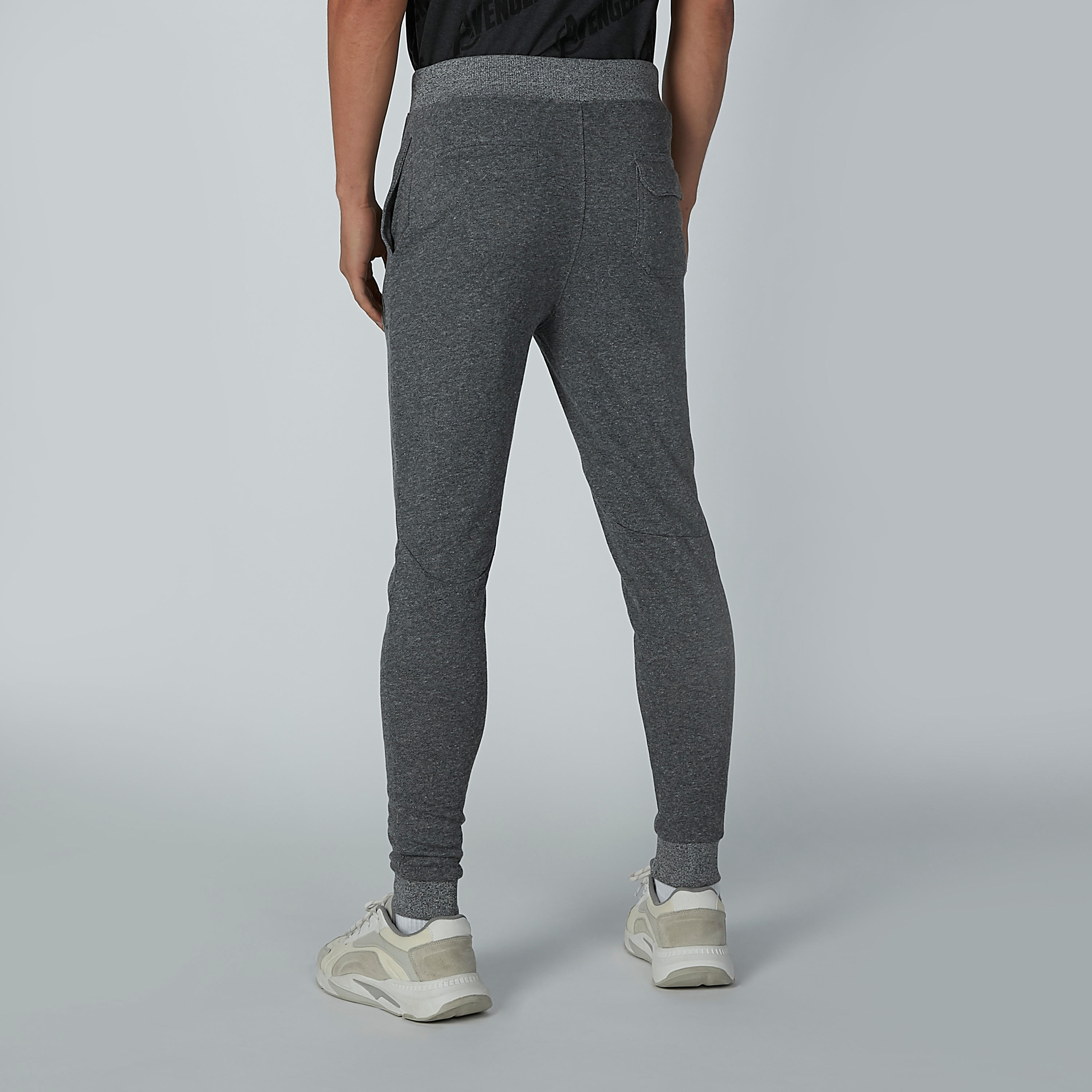 بنطال رياضي بقصّة سليم وخصر متوسط الارتفاع وجيوب وطبعات باتمان-men-clothing-bottoms-joggers-image-4