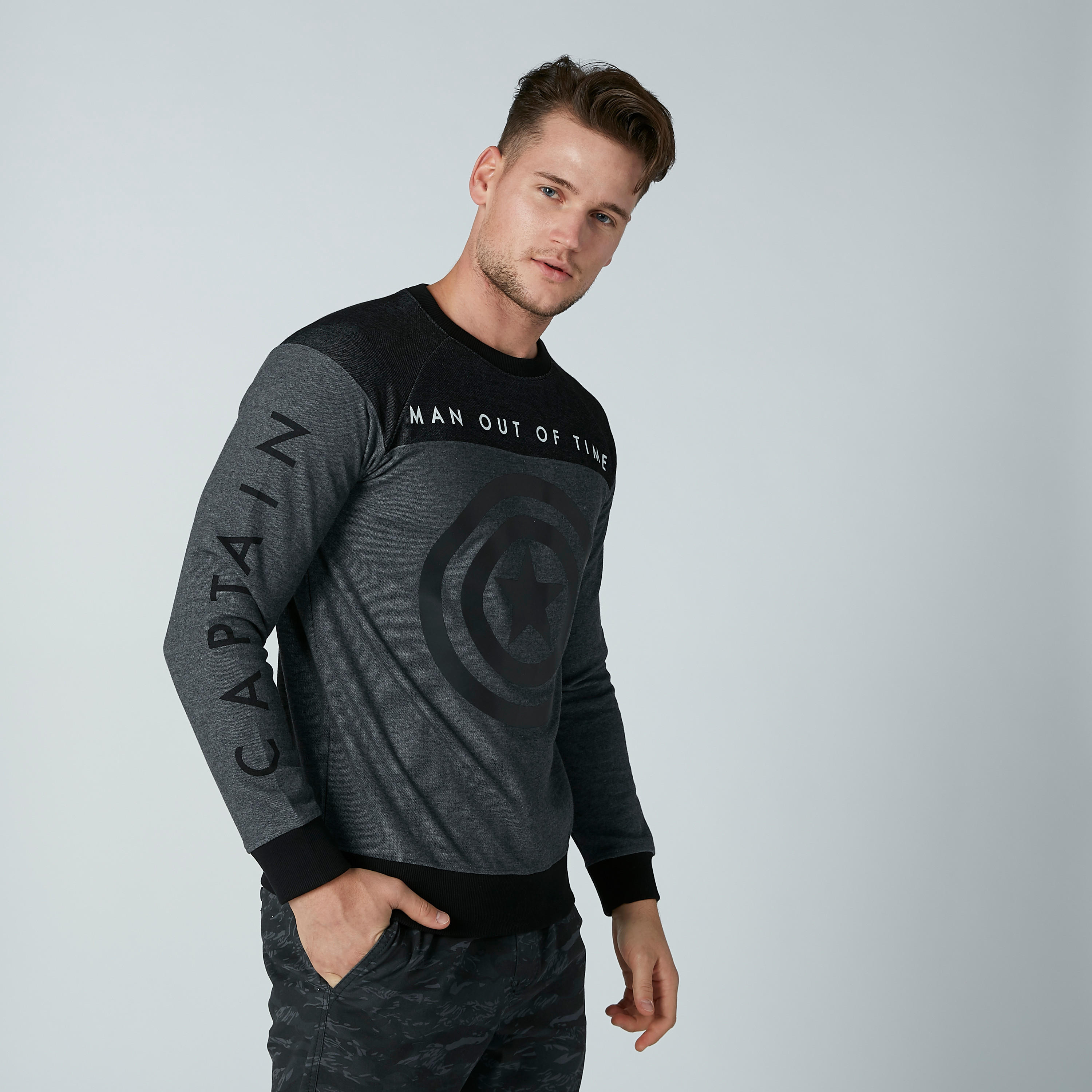 سويت شيرت بقصّة سليم وأكمام طويلة وطبعات كابتن أمريكا-men-winterwear-hoodiesandsweatshirts-image-1