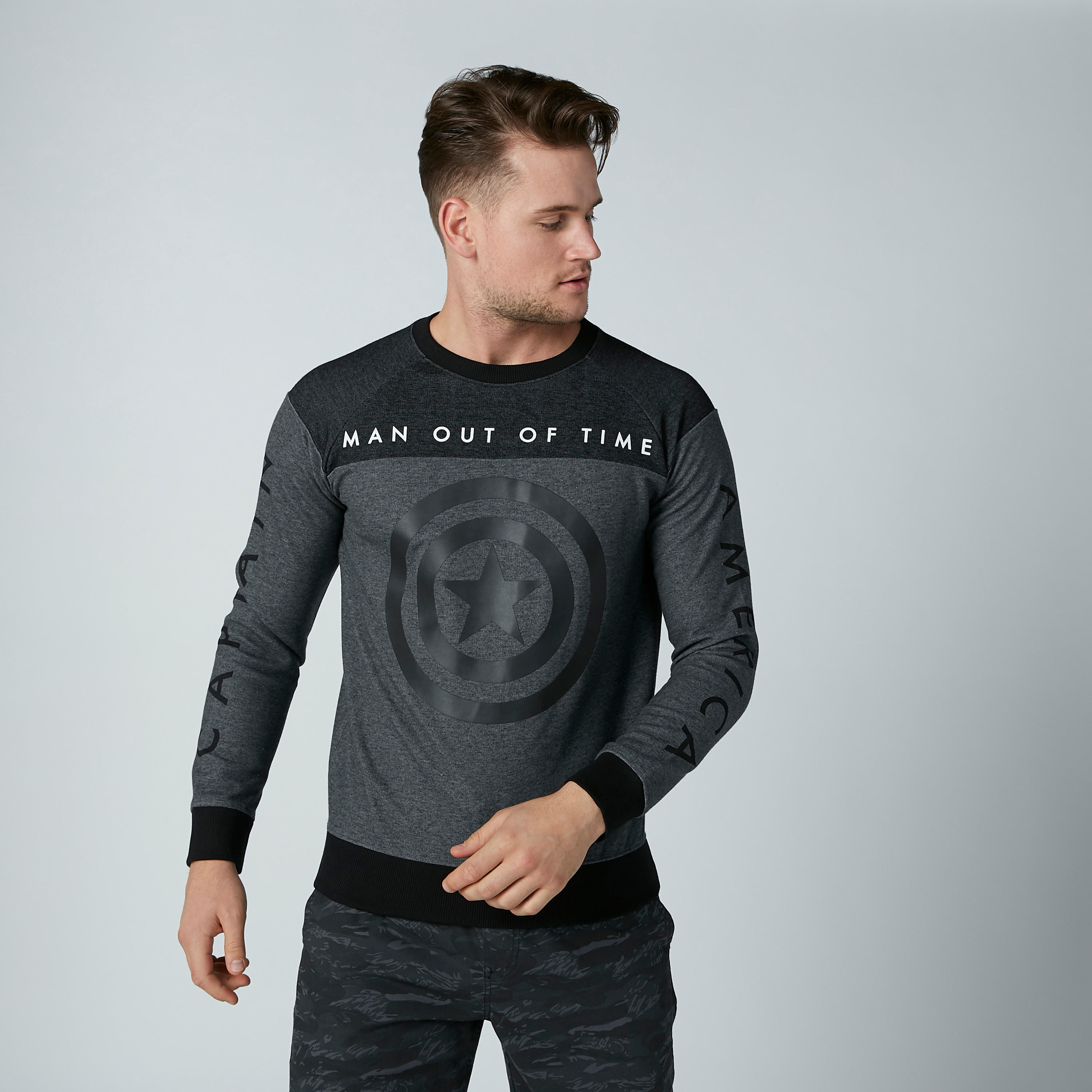 سويت شيرت بقصّة سليم وأكمام طويلة وطبعات كابتن أمريكا-men-winterwear-hoodiesandsweatshirts-image-4